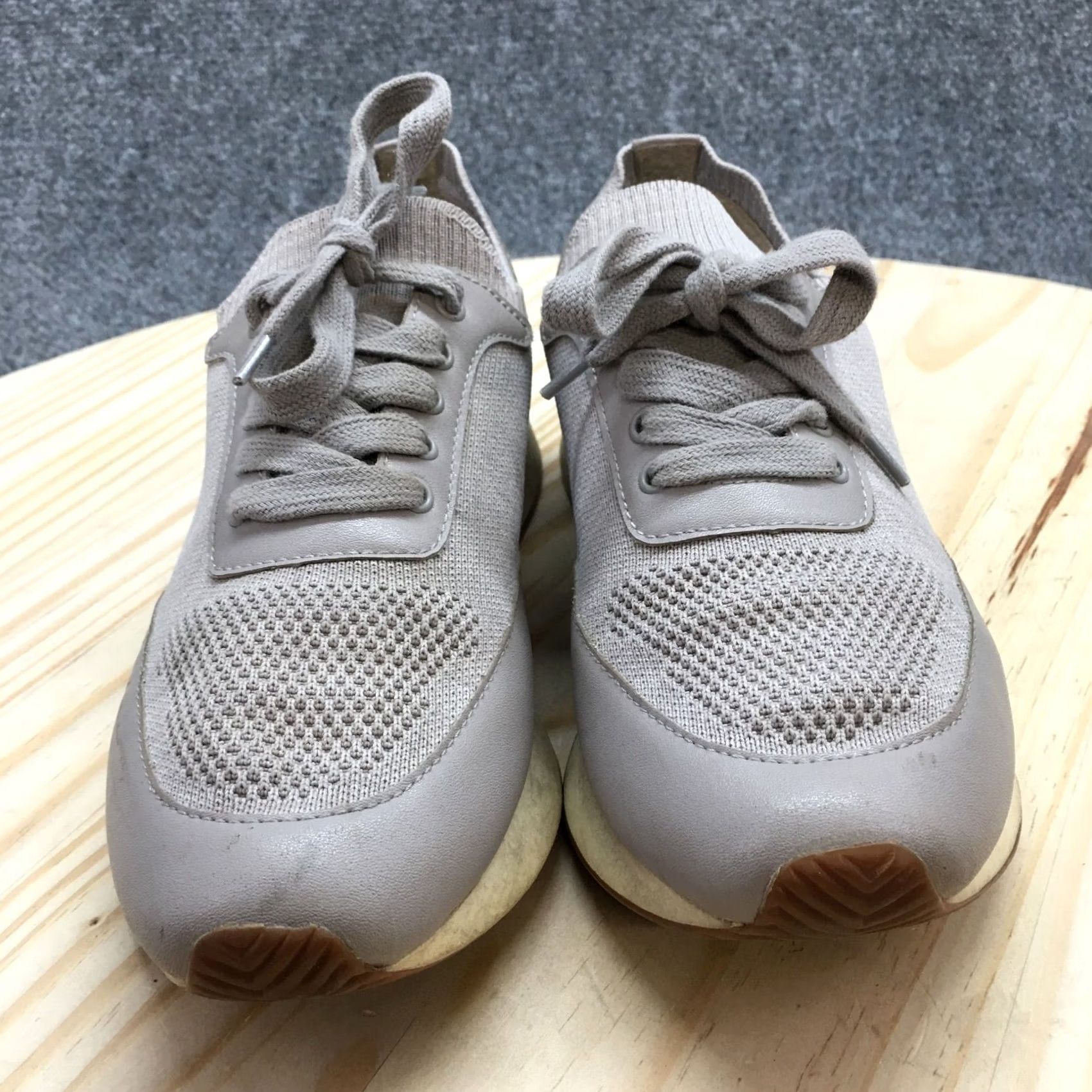 Banana Republic Banana Republic Shoes Womens 6 M Sporty Low Top Knitted Sneakers Gray Fabric Sneakers Gray Women Size M / US 6-8 / IT 42-44 - 3 Thumbnail