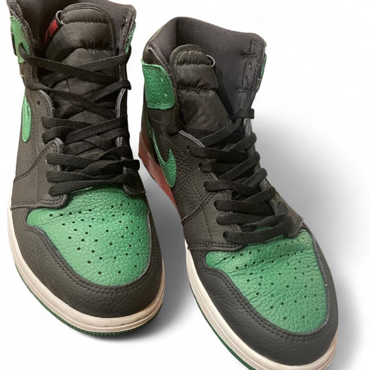 Jordan Brand Jordan 1 Pine Green Used size 10.5 Size US 10.5 / EU 43-44 - 1 Thumbnail