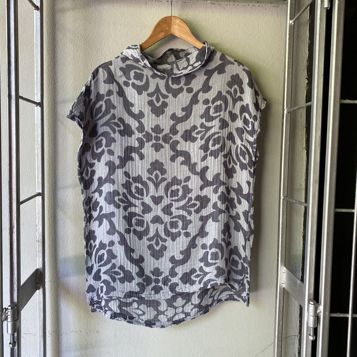 Issey Miyake Plantation Gray Floral Sheer Cap Sleeve Top Size M / US 6-8 / IT 42-44 - 4 Thumbnail