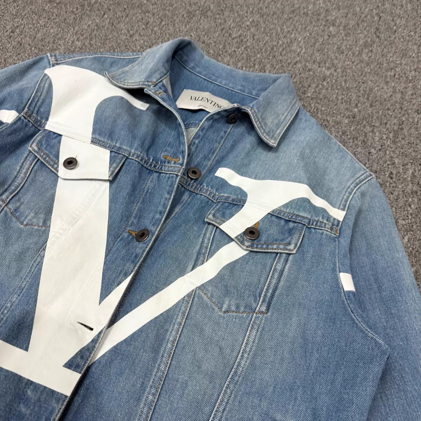 Valentino Valentino Big Chest Logo Denim Jacket 40 99 New Size S / US 4 / IT 40 - 3 Thumbnail