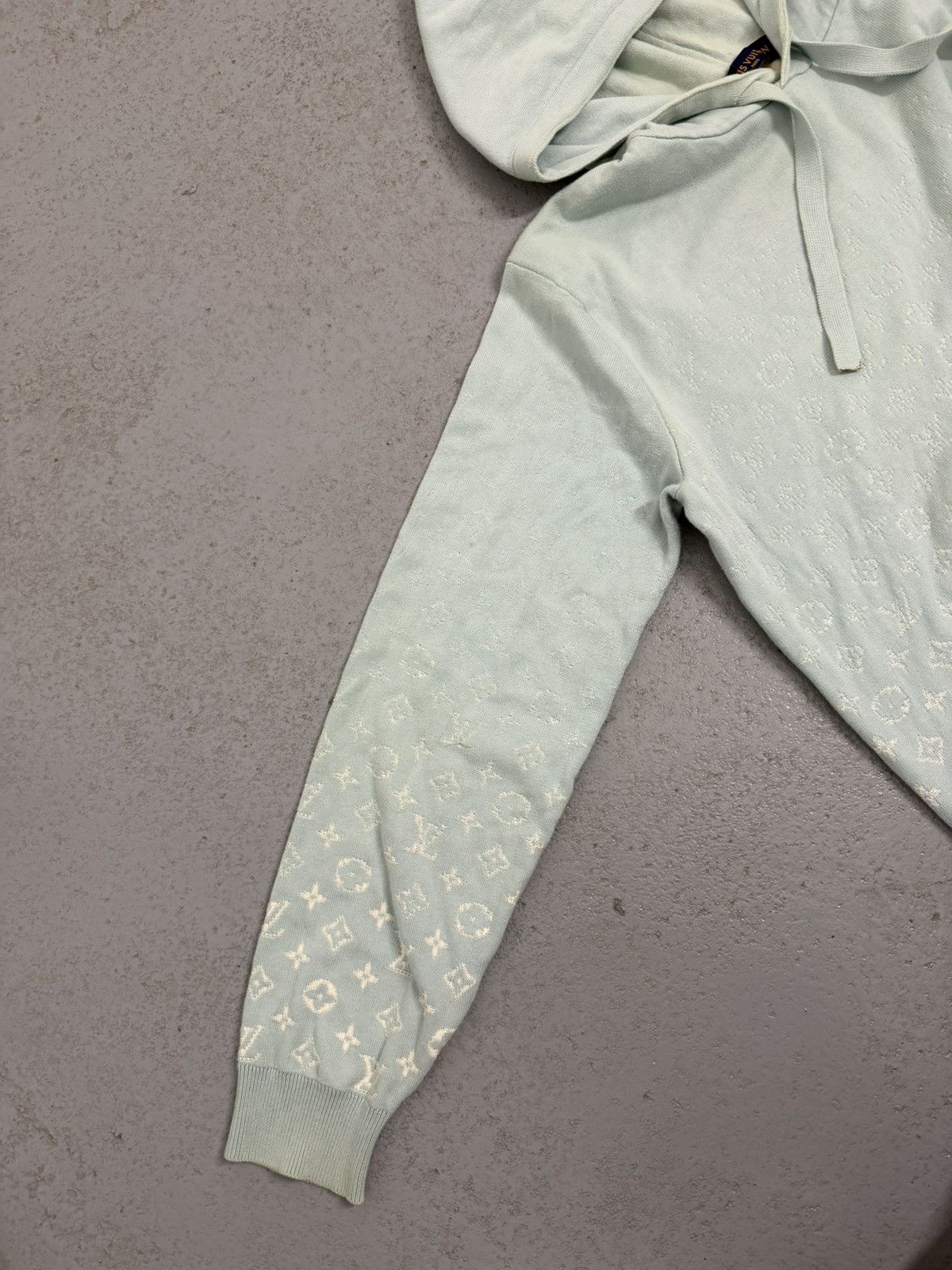 Louis Vuitton Louis Vuitton Gradient Monogram Baby Blue Hoodie Size US L / EU 52-54 / 3 - 7 Thumbnail