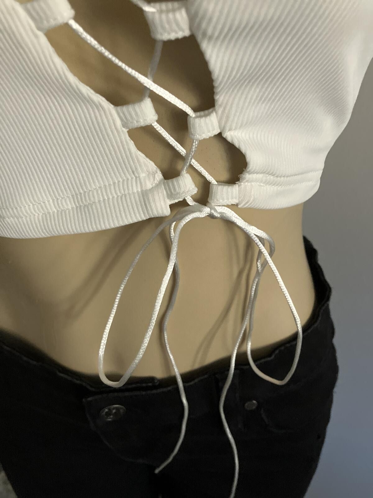 The Unbranded Brand NIB White Sleeveless Crop Top with Lace-Up Front Detail Size S / US 4 / IT 40 - 2 Thumbnail