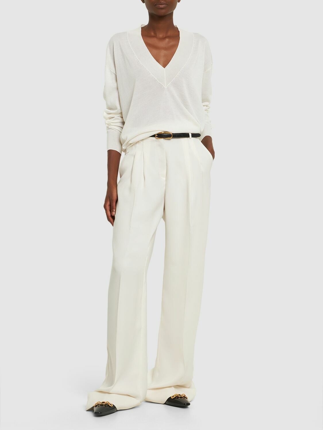 Tom Ford o1y0226 V-neck Sweater in White Size S / US 4 / IT 40 - 5 Thumbnail