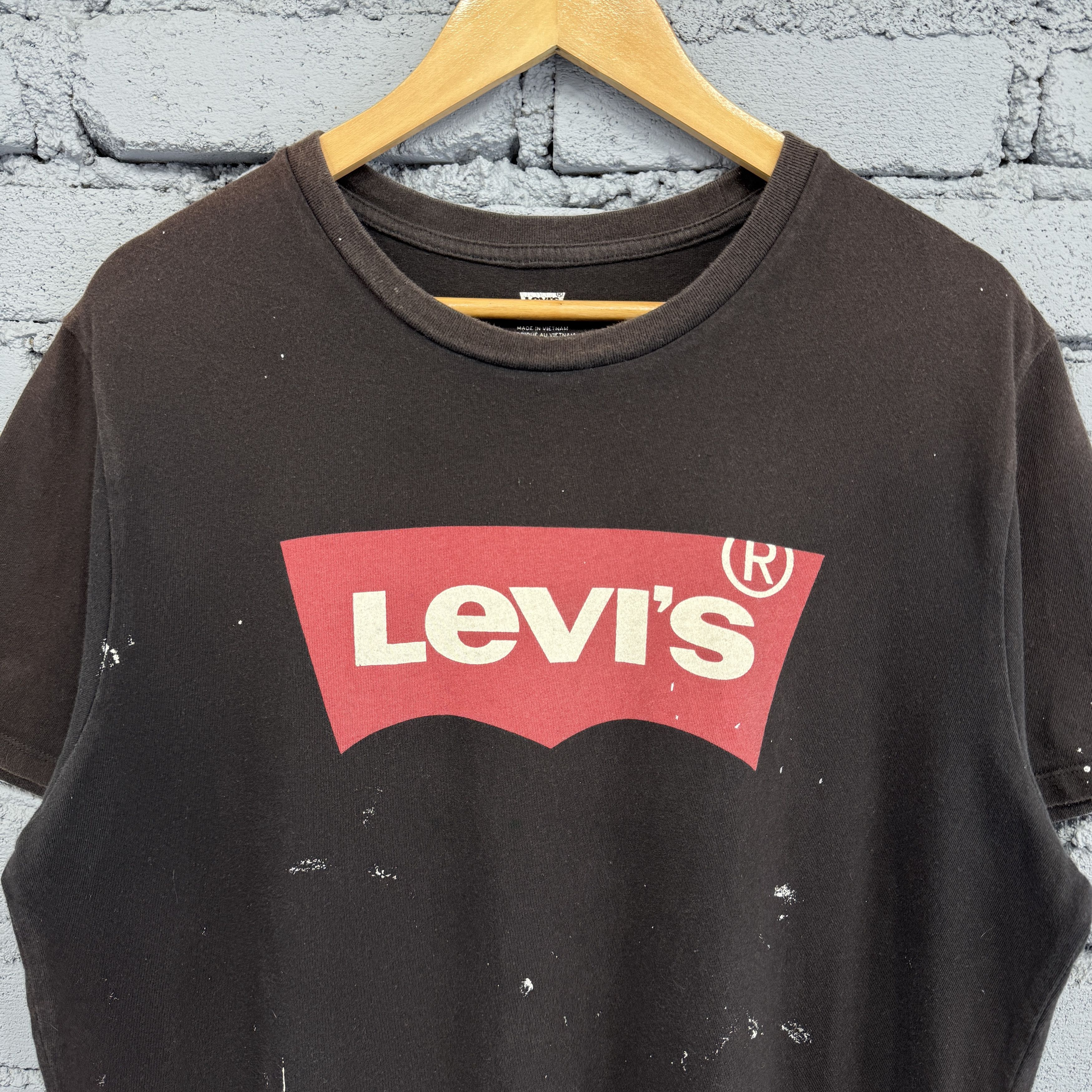 Levi's Levis Red Batwing Logo Paint Defect Tshirt Size US XL / EU 56 / 4 - 3 Thumbnail