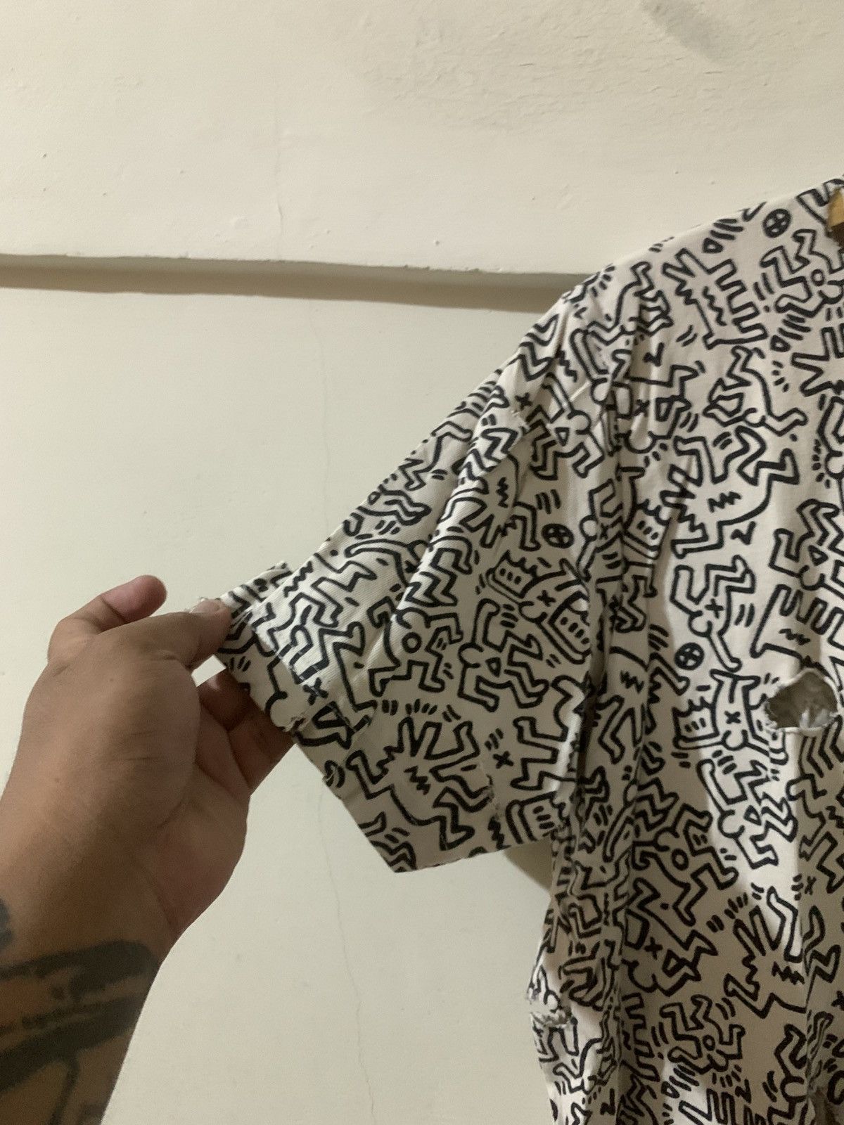 Keith Haring AOP Keith Haring By Uniqlo Distressed Tee Shirt Size US M / EU 48-50 / 2 - 2 Thumbnail