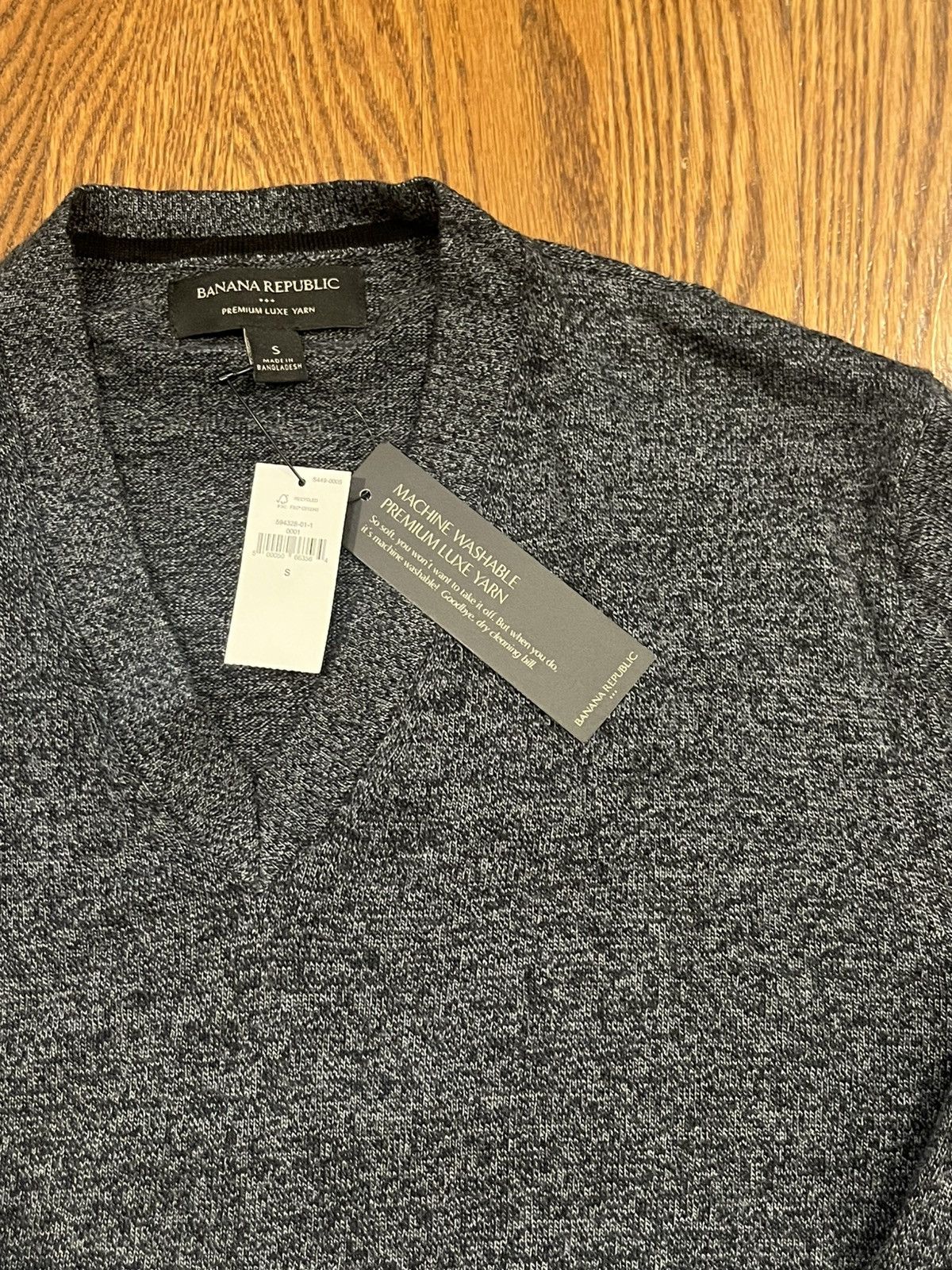 Banana Republic Banana Republic Silk/Cashmere Premium Luxe V-Neck Sweater Size US S / EU 44-46 / 1 - 2 Thumbnail