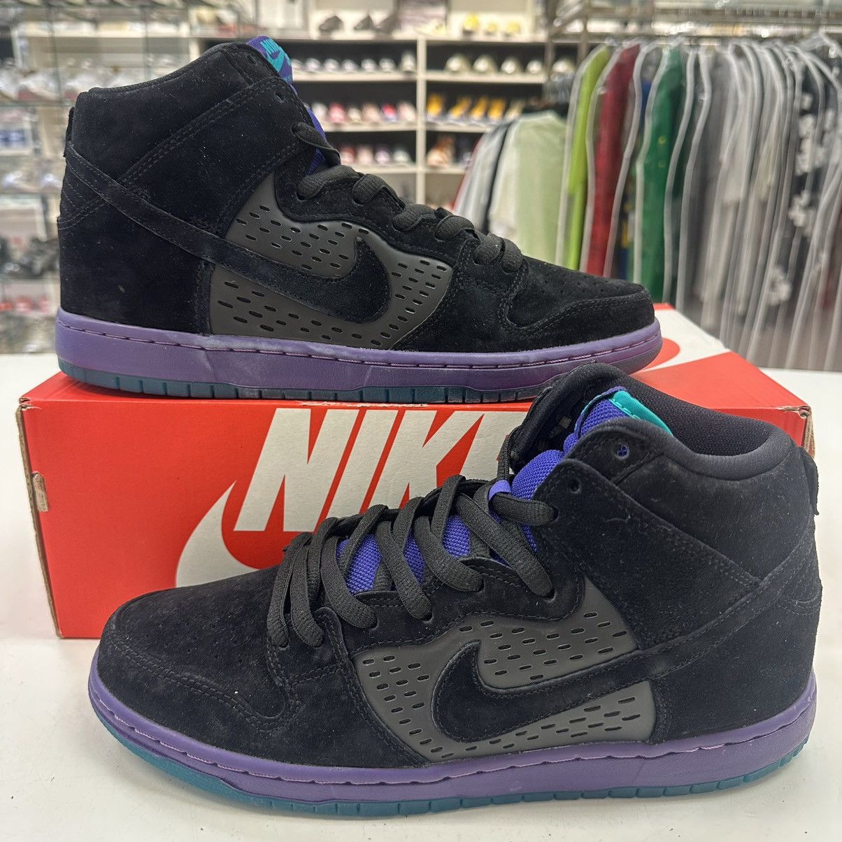 Nike Size 10.5 - Nike SB Dunk High Pro Black Grape - 313171-027 Size US 10.5 / EU 43-44 - 1 Thumbnail