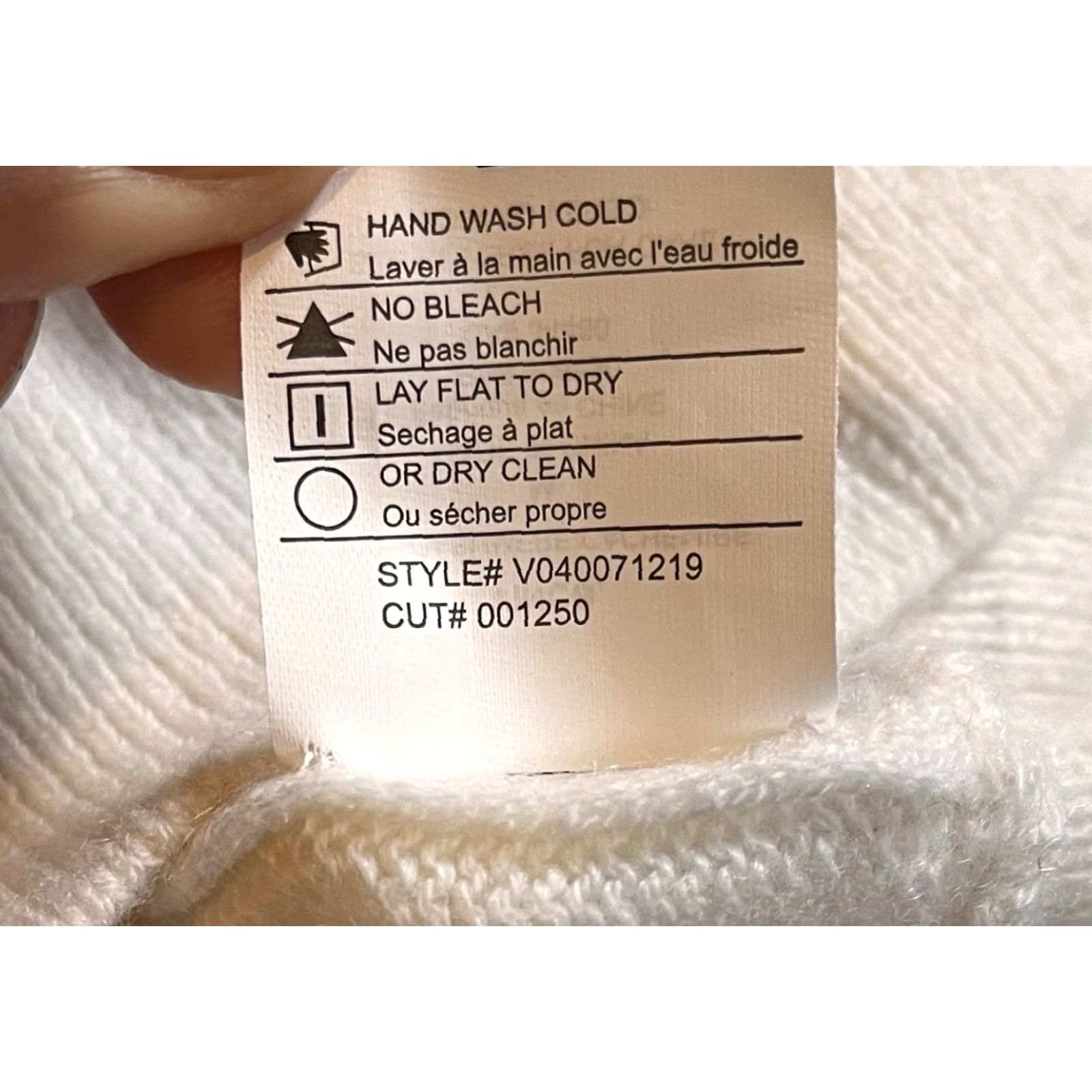 Vince Vince Sweater Women’s Medium White 100% Cashmere Deep V-Neck Pullover Knit Long Sleeve Regular Fit Classic Designer Size M / US 6-8 / IT 42-44 - 7 Thumbnail