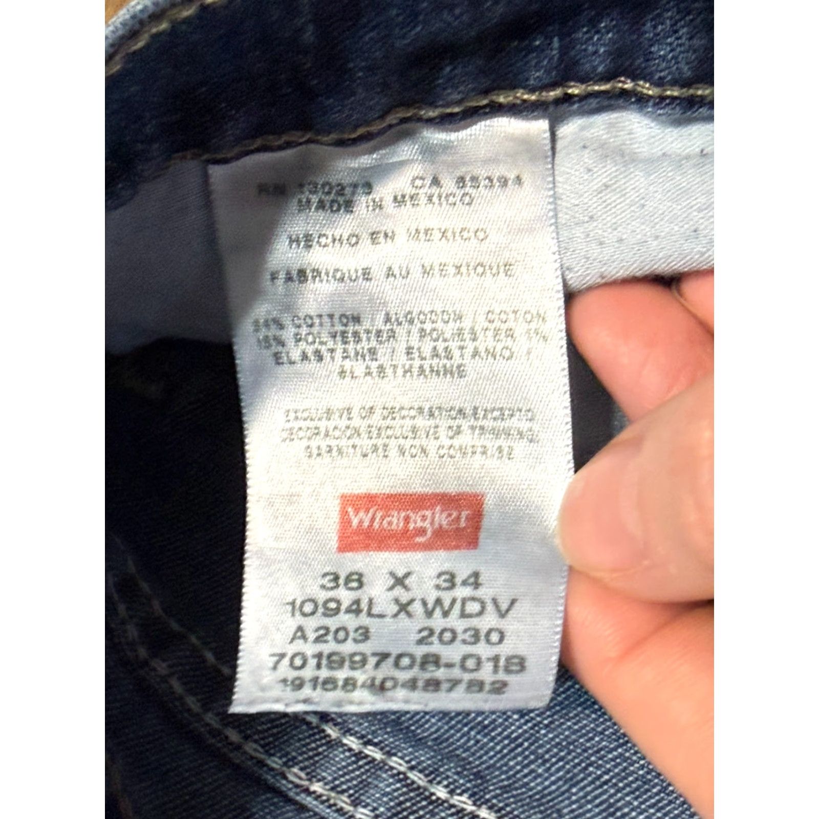 Wrangler Wrangler Jeans Men 36x34 Blue Denim Straight Leg 5-Pocket Pockets Regular Inseam 34in Modern Vintage: No Regular Fit Medium Wash Size US 36 / EU 52 - 5 Thumbnail