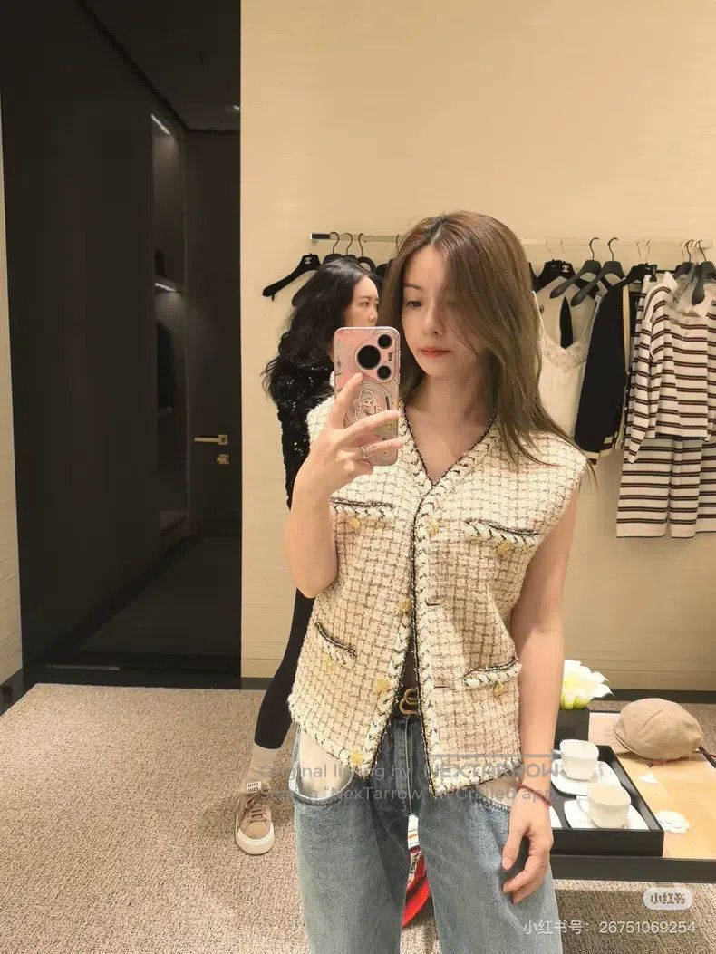 Chanel Chanel White gold silhouette vest Size XS / US 0-2 / IT 36-38 - 3 Thumbnail