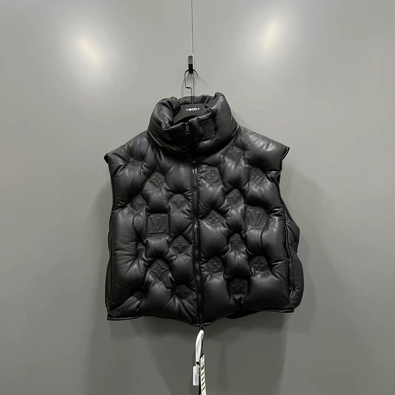 Louis Vuitton louis vuitton black quilted down vest Size US S / EU 44-46 / 1 - 1 Thumbnail