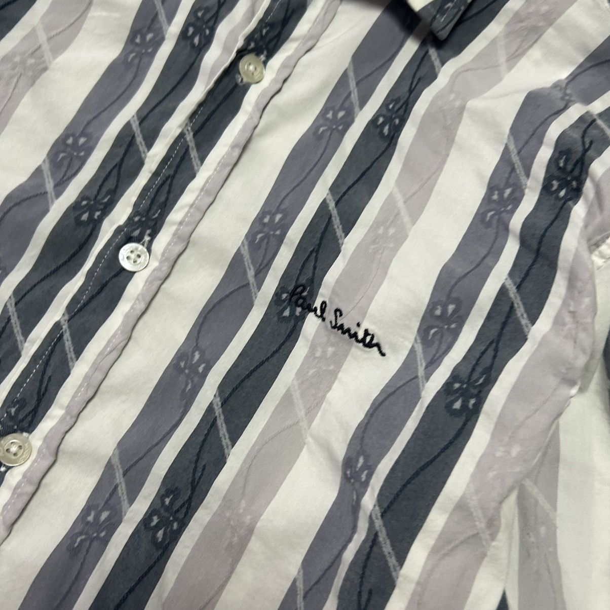 Paul Smith Designer Paul Smith Graphic button streetwear shirt size M Size US M / EU 48-50 / 2 - 3 Thumbnail