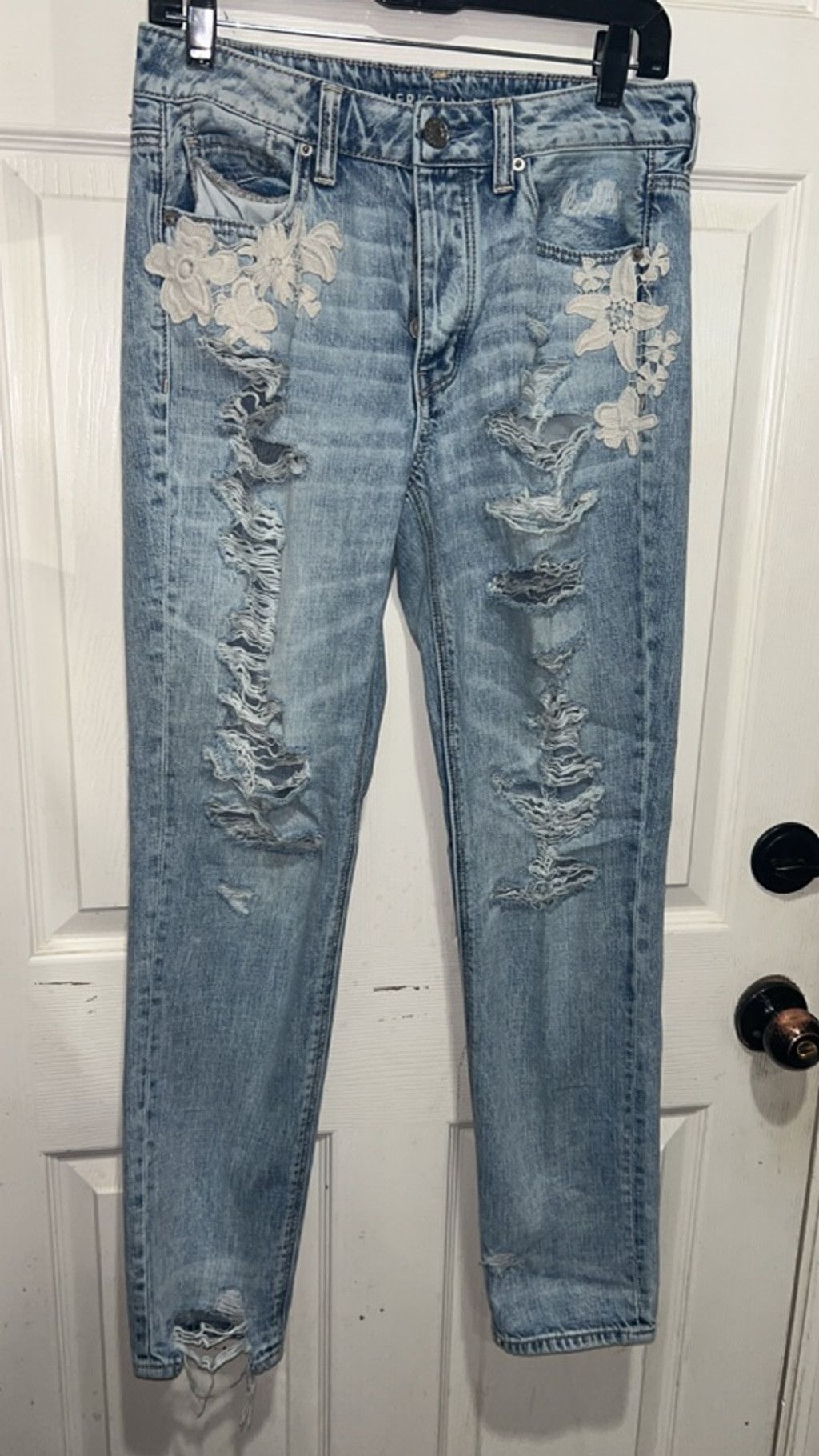 American Eagle Outfitters American Eagle High Rise Distressed Jeans Size 6 Light Blue Size 28" / US 6 / IT 42 - 1 Thumbnail