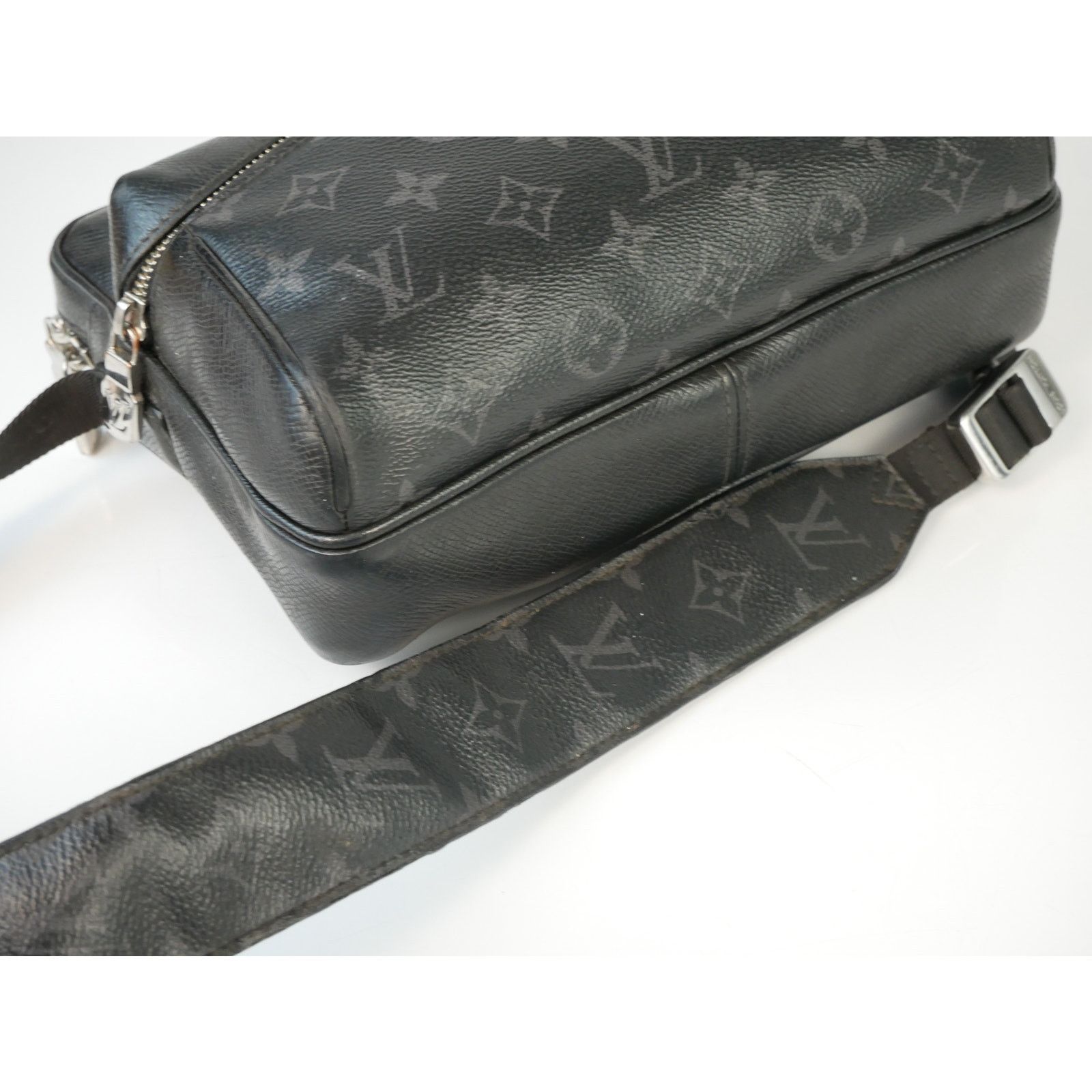 Louis Vuitton Outdoor Monogram Eclipse Messenger Bag Size ONE SIZE - 14 Thumbnail