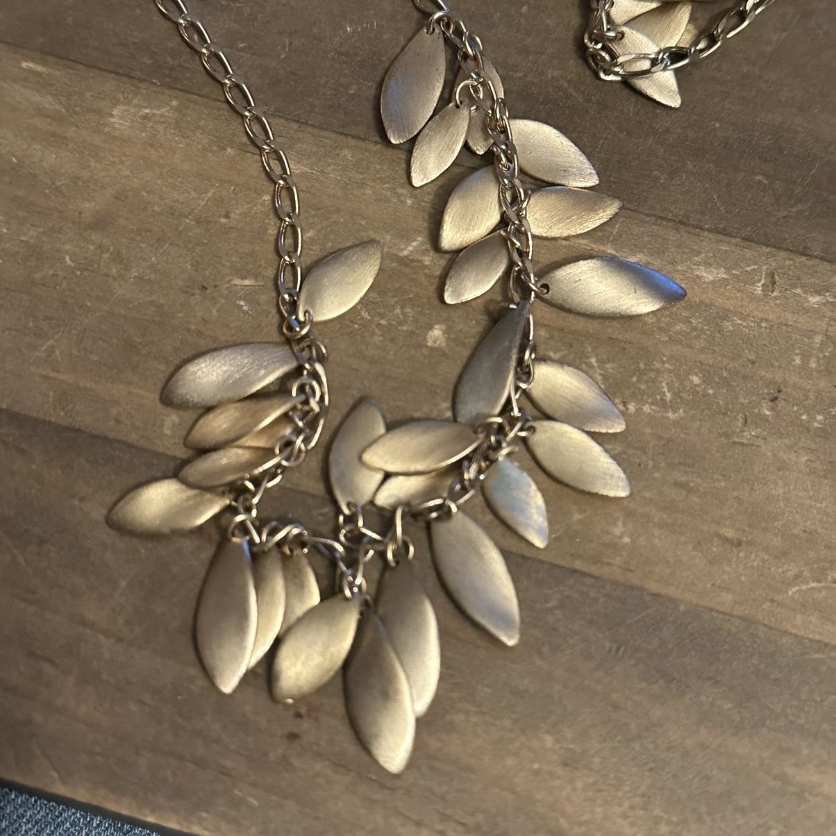 Other Long gold tone dangling leaves necklace Size ONE SIZE - 3 Thumbnail