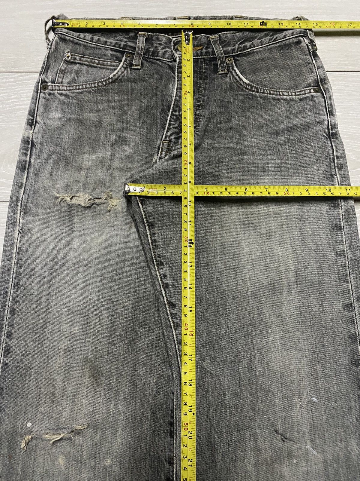 Wrangler Vintage Wrangler Faded Wash Distressed Jeans Size US 29 - 14 Thumbnail