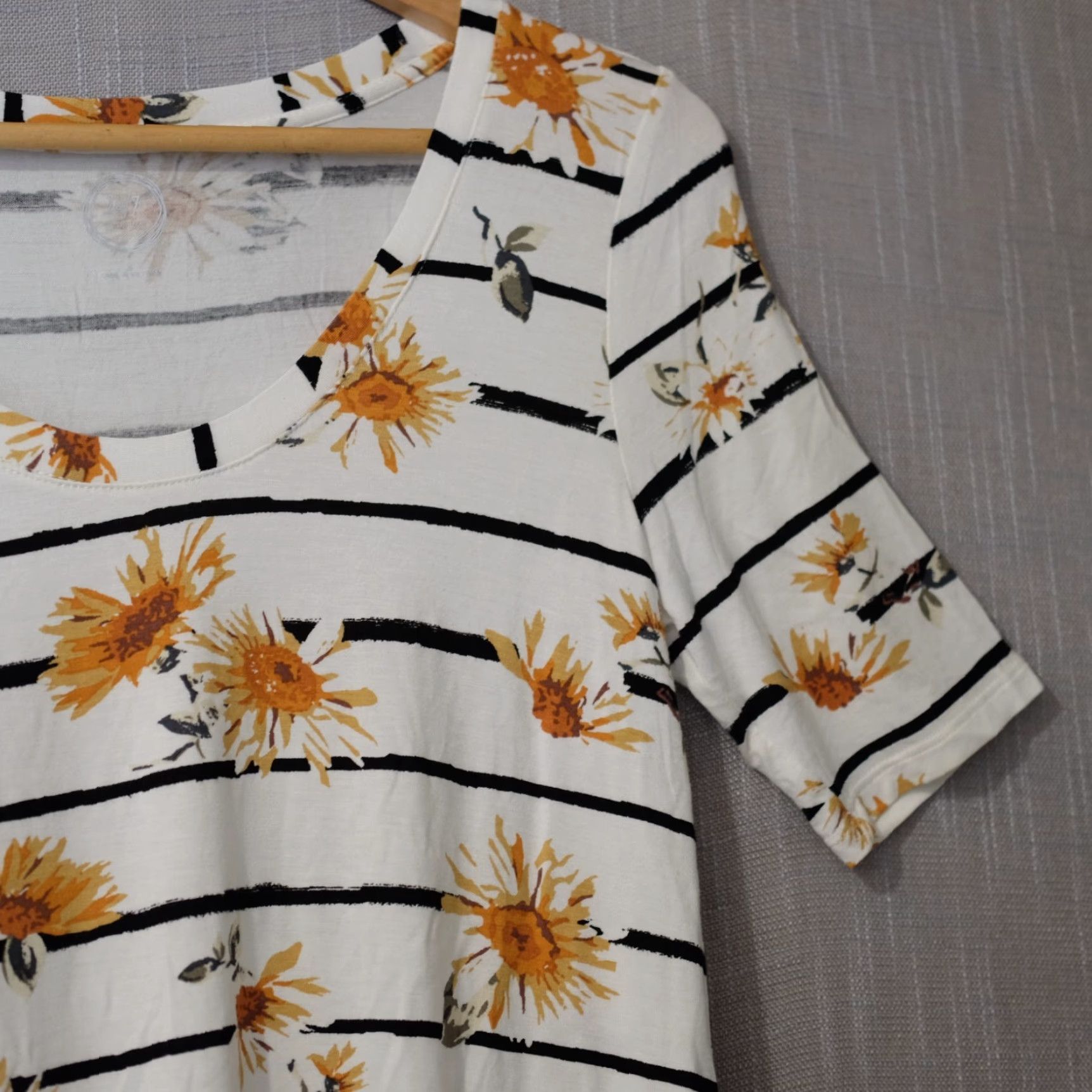Vintage VINTAGE Nwot! 24/7 MAURICES Floral Tunic Top Super Soft Lightweight Womens S #H99-55 Size S / US 4 / IT 40 - 4 Thumbnail