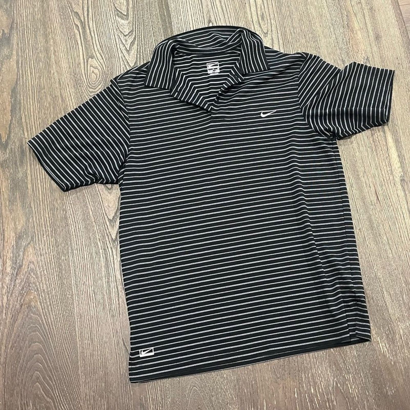 Nike Nike Mens Polo Shirt Short Sleeve Striped Henley Collared S Size US S / EU 44-46 / 1 - 1 Thumbnail