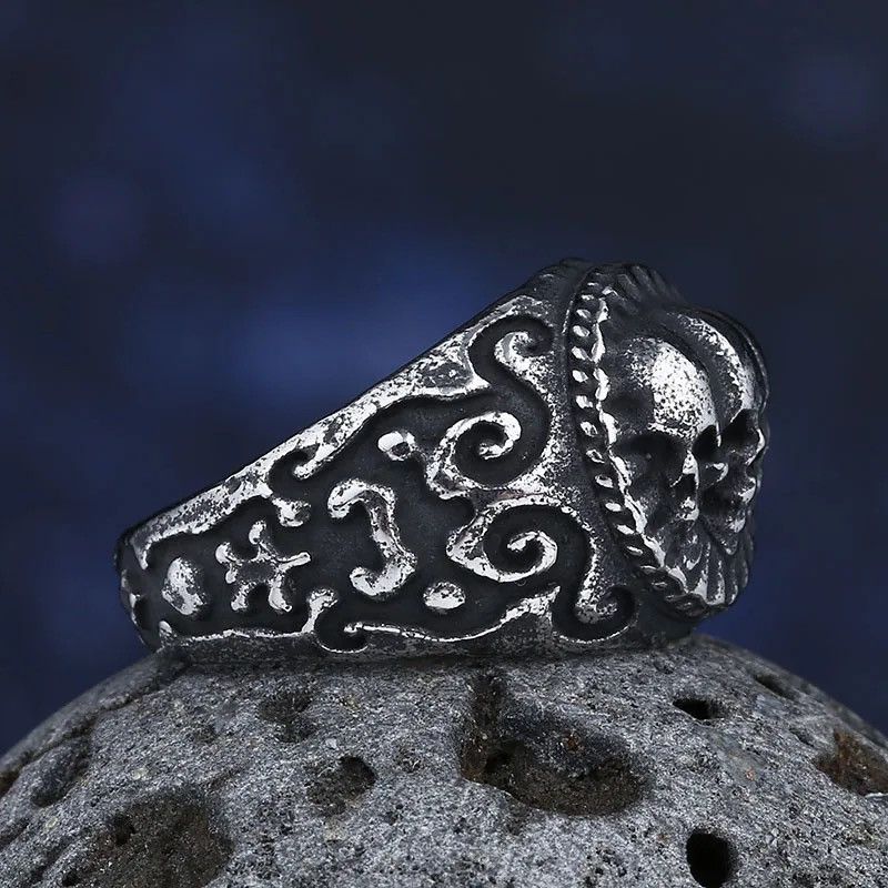 Jewelry × Vintage Heavy 3 Skull Head Ring Gothic Jewelry Halloween Size ONE SIZE - 4 Thumbnail