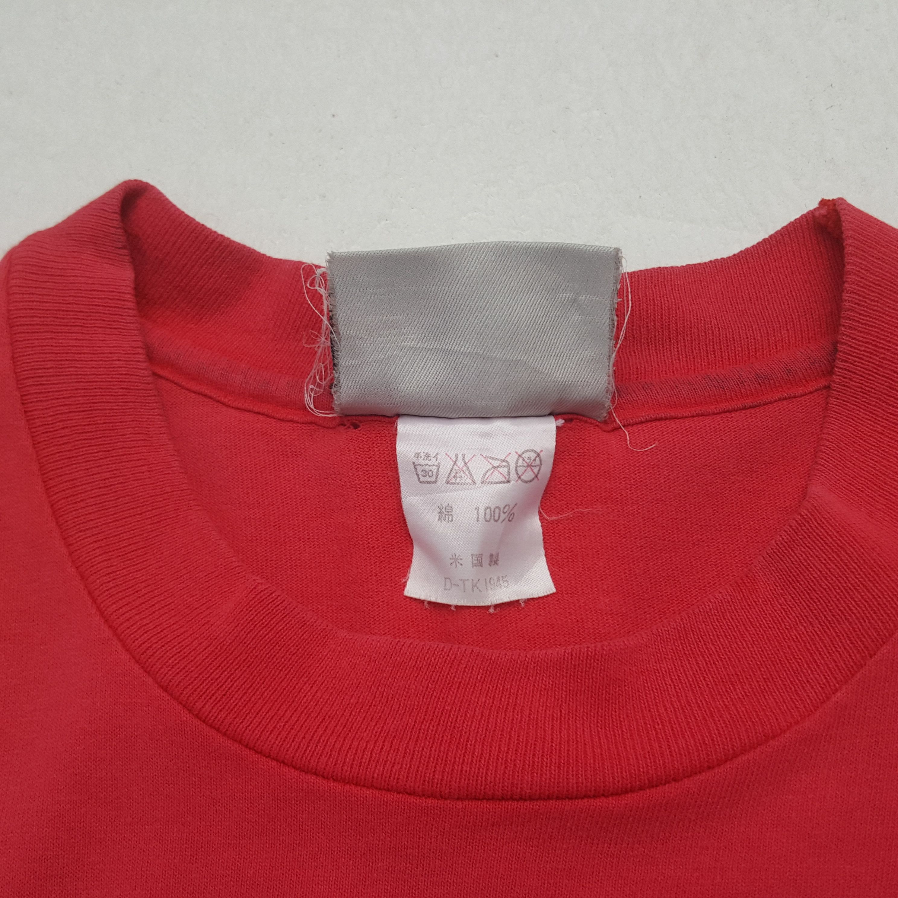 Japanese Brand Vintage 90’s Bitch Skateboard Rainbow T-shirt Size US M / EU 48-50 / 2 - 5 Thumbnail