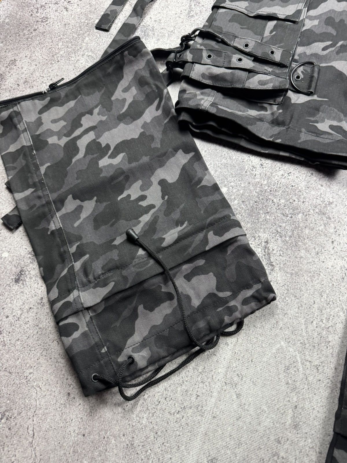 Japanese Brand 🔥VERY RARE GOTHICANA BY EMP AVANT GARDE BONDAGE CARGO PANTS🔥 Size US 34 / EU 50 - 12 Thumbnail