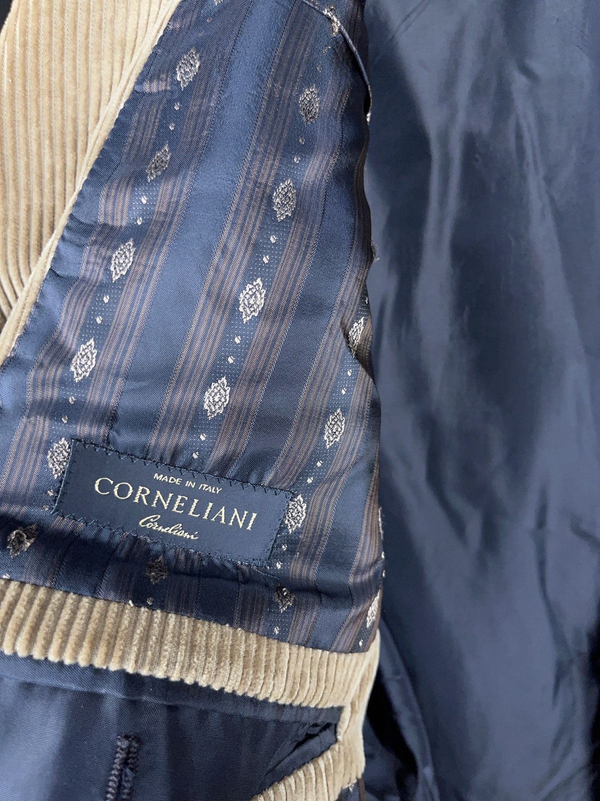 Corneliani Corneliani corduroy blazer 3 buttons jacket Size US L / EU 52-54 / 3 - 3 Thumbnail