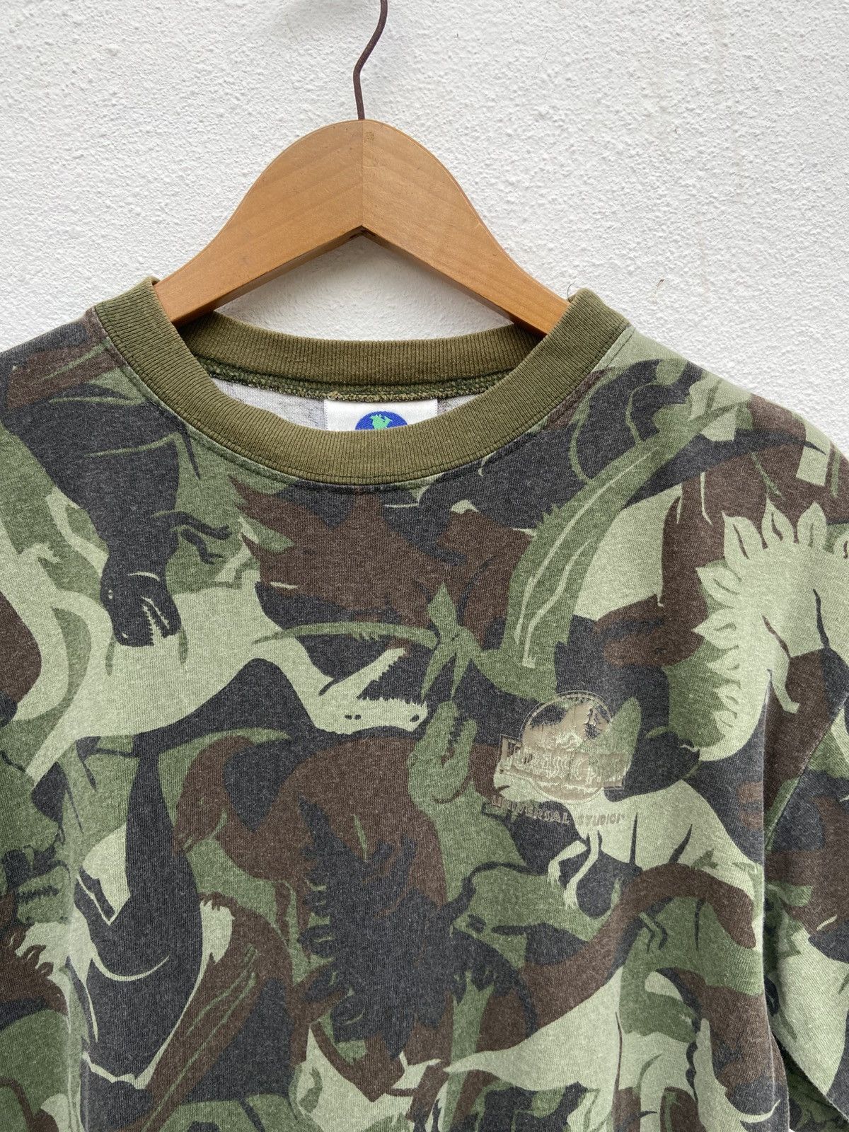 Universal Studios 🔥 Vintage Jurassic Park t shirt full print movie tees Size US M / EU 48-50 / 2 - 3 Thumbnail