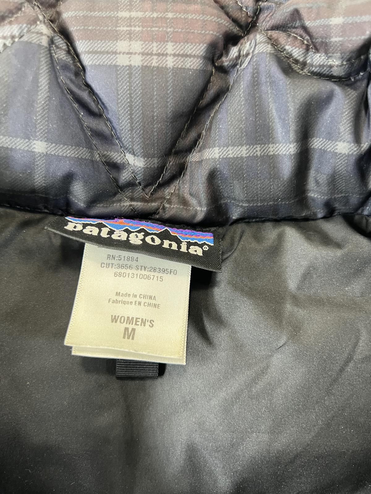 Patagonia Vintage Patagonia Women's Puffer Vest Plaid Pattern M Size M / US 6-8 / IT 42-44 - 3 Thumbnail