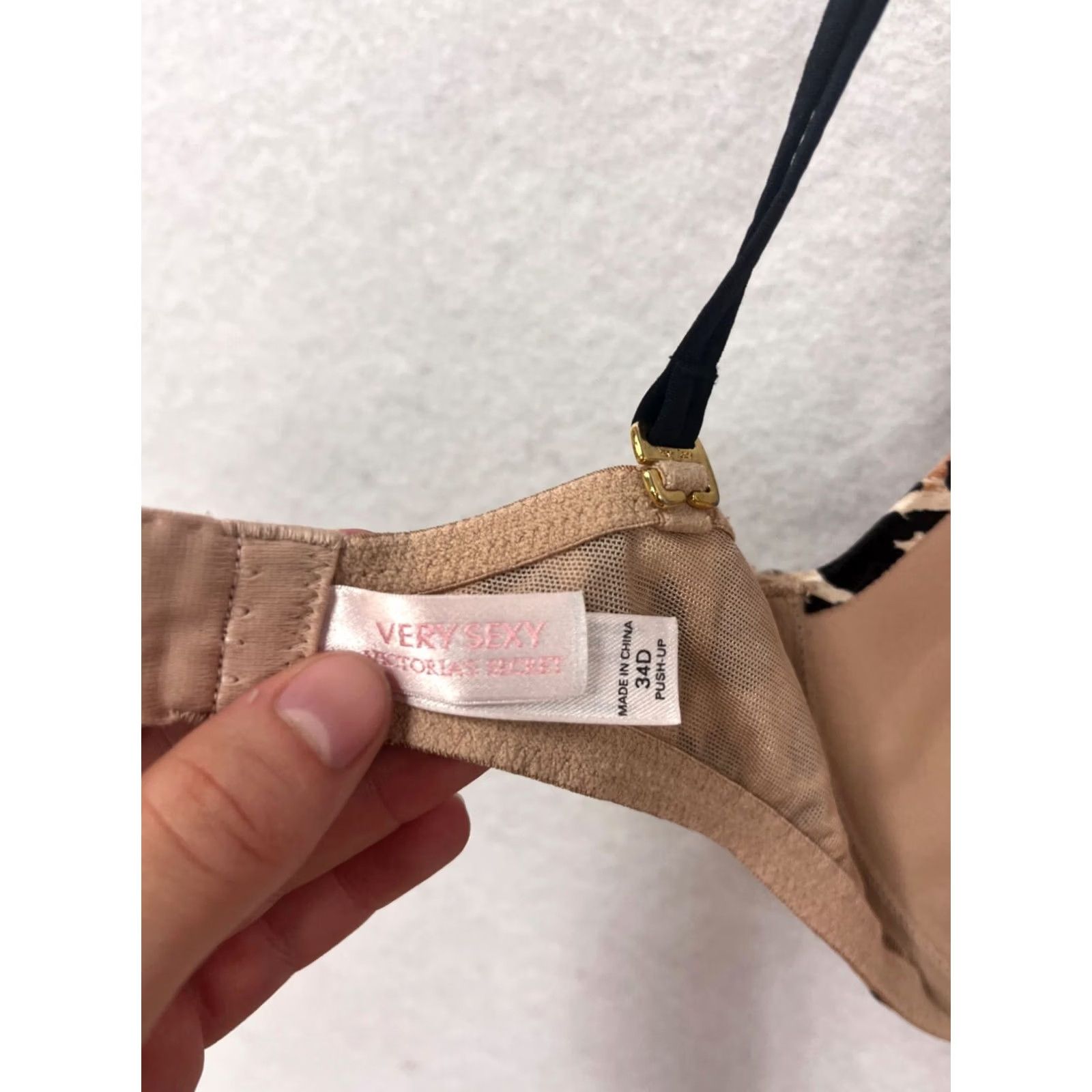 Victoria's Secret Victoria's Secret Leopard Print Padded Underwire Bra 36D #8548 Unisex Adults 36D Leopard T-Shirt Bra Womens Size ONE SIZE - 3 Thumbnail