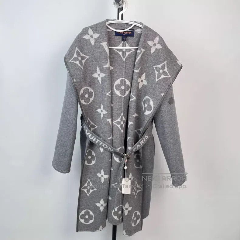 Louis Vuitton Louis Vuitton Light Grey Long Bathrobe Coat with Full Prin Size XS / US 0-2 / IT 36-38 - 1 Thumbnail