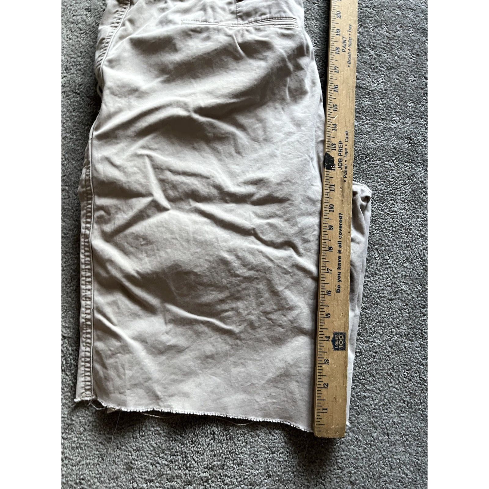 Gap VINTAGE Gap Shorts Mens 33 Khaki Flat Front Raw Hem Relaxed Fit Chino 90s Preppy Retro Casual Travel Beige Cotton Shorts Mens accessories: Pockets Size US 33 - 5 Thumbnail