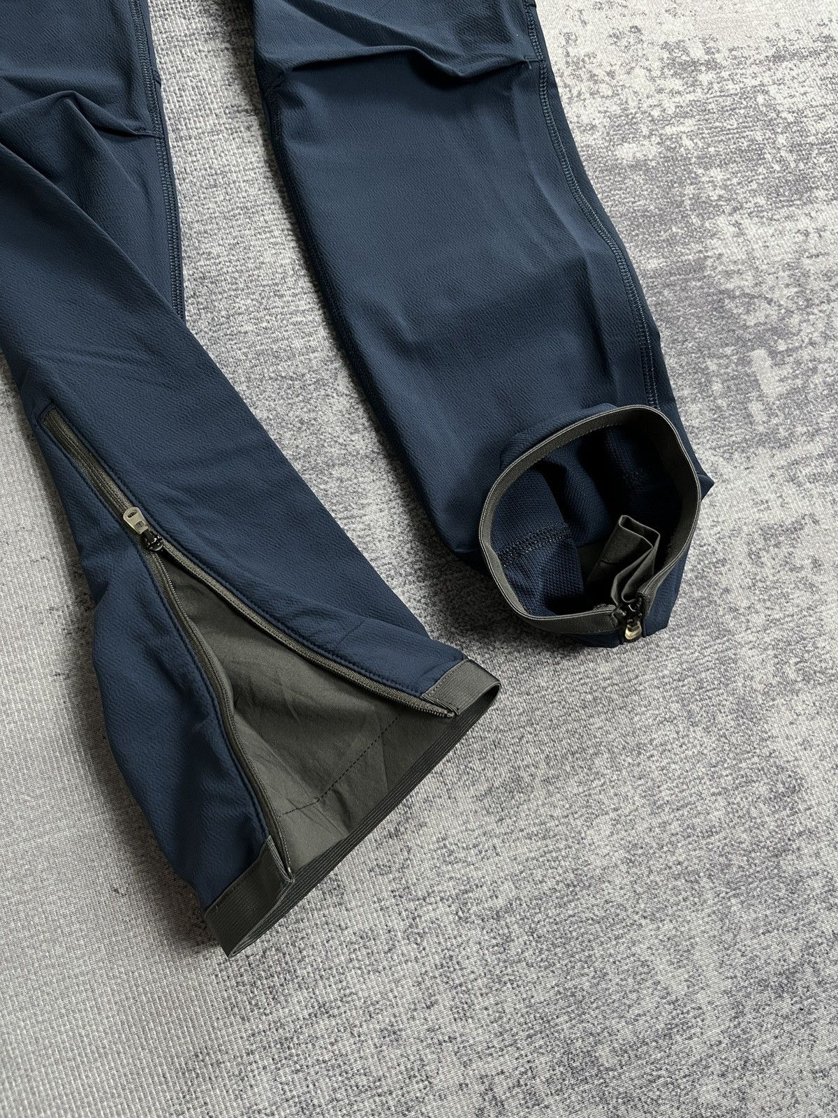 Fjallraven FJALLRAVEN BERGTAGEN TROUSER PANTS Size US 27 - 7 Thumbnail