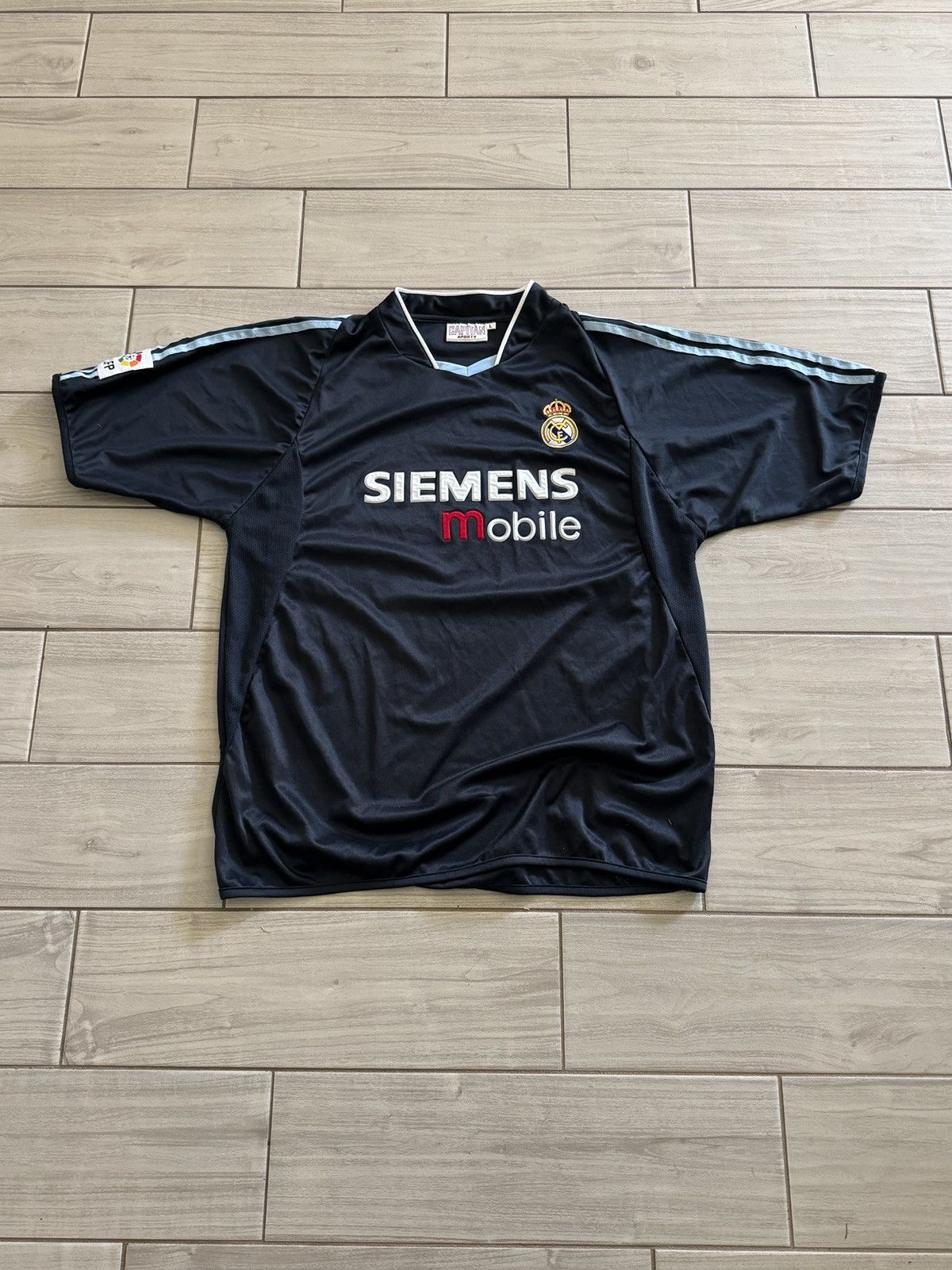 Other 2003-2004 Real Madrid vintage away Jersey Size US L / EU 52-54 / 3 - 1 Thumbnail