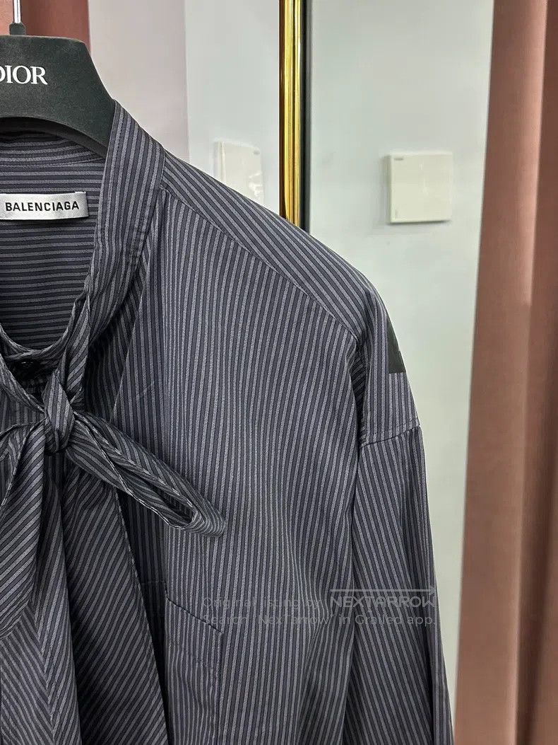 Balenciaga Balenciaga Long sleeve shirt with blue vertical stripes an Size XXS / US 00 / IT 34 - 3 Thumbnail