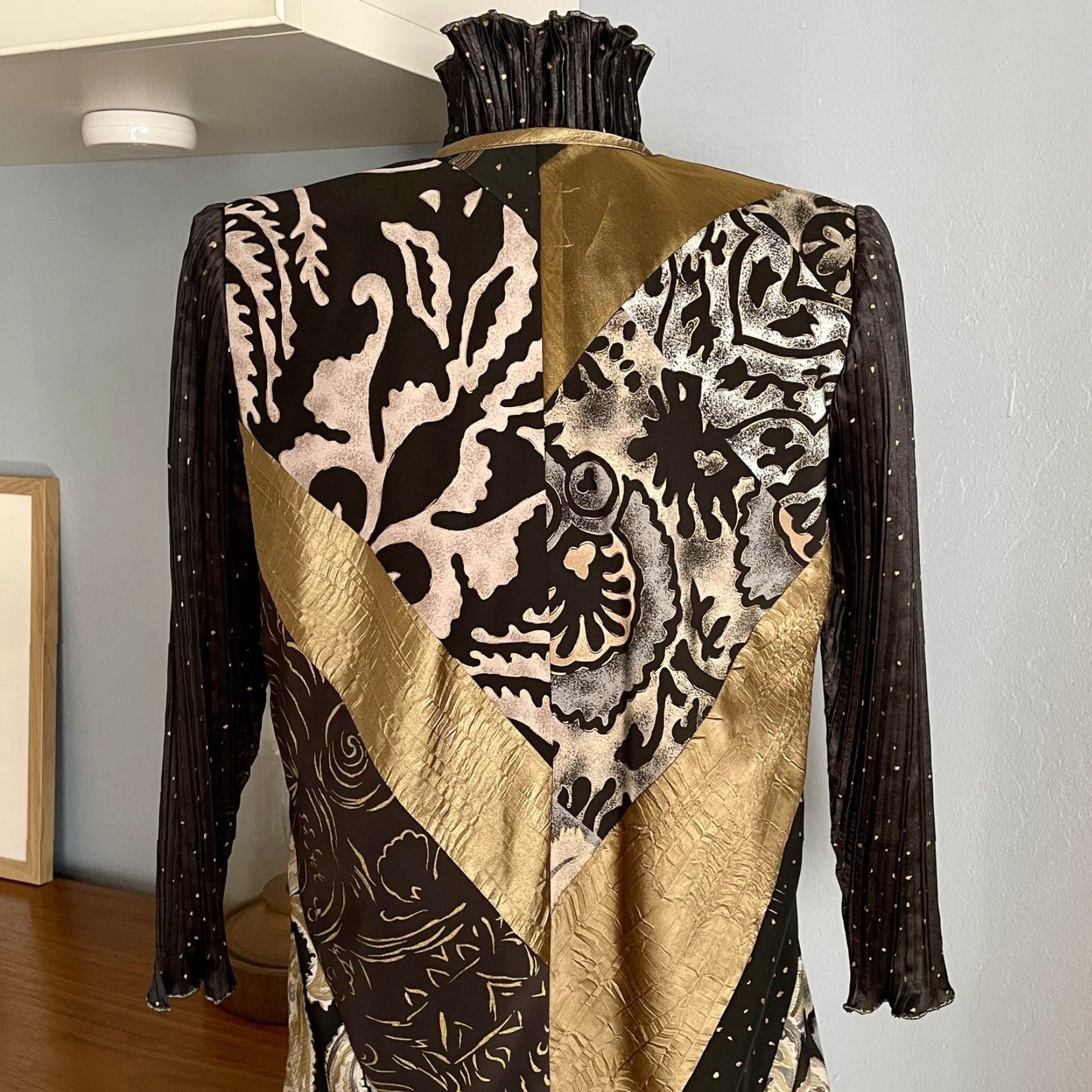 Vintage VINTAGE Jeanne Marc Collection Pleated Drop Waist Dress Ruffle Blk Gold XS 4/6 Long Sleeve Women Girls Size 26" / US 2 / IT 38 - 6 Thumbnail