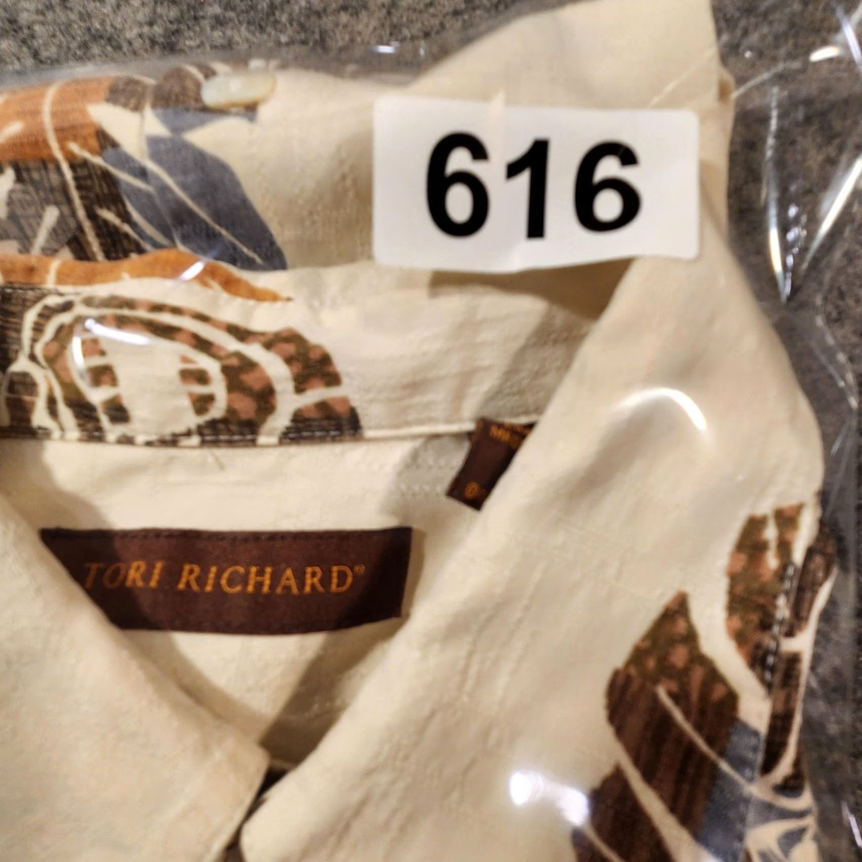 Tori Richard VINTAGE Tori Richard Shirt Mens L Silk Hawaiian Aloha Tiki Print Button Front Beige Size US L / EU 52-54 / 3 - 8 Thumbnail