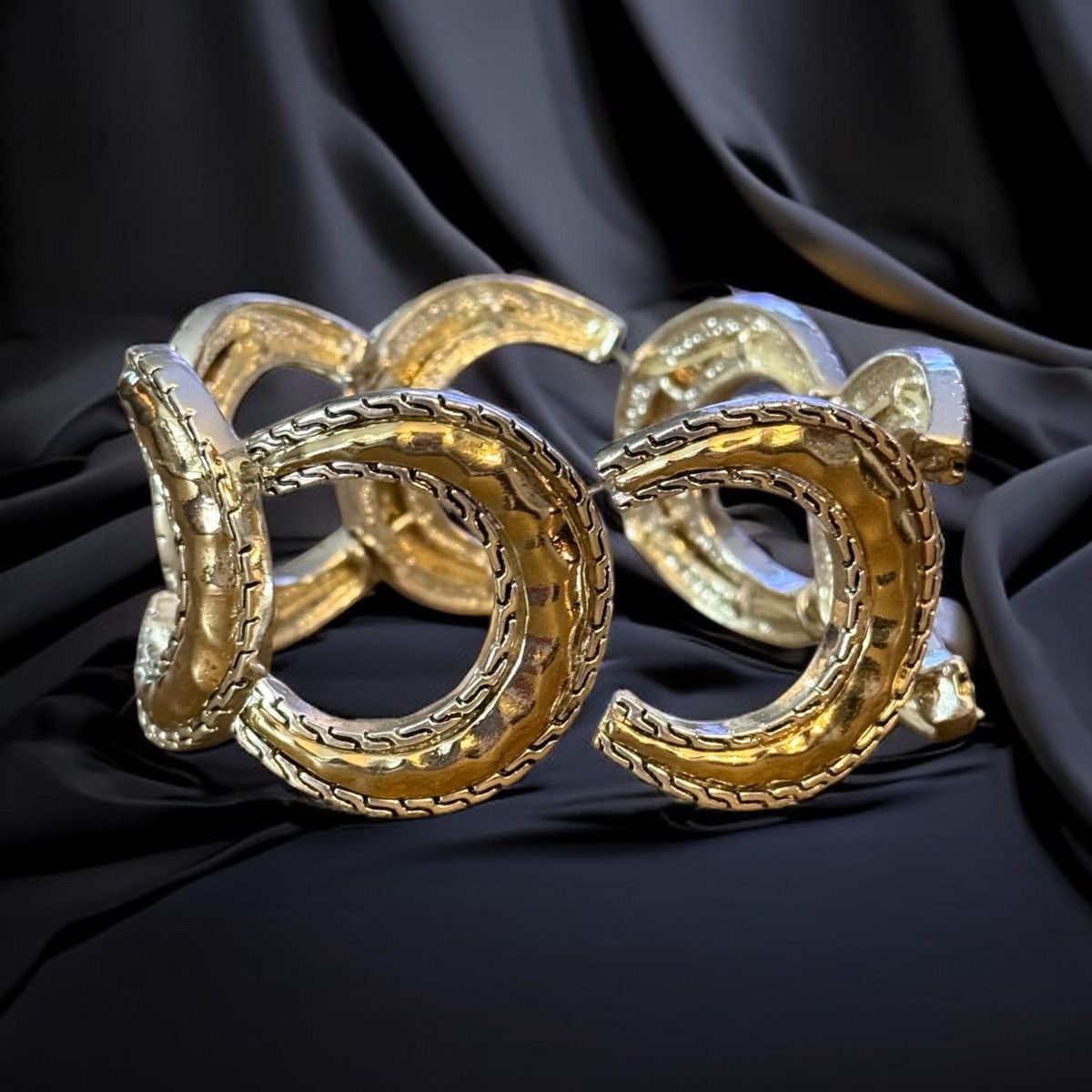 Other Two tone crescent shaped link stretch bracelet Size ONE SIZE - 1 Thumbnail