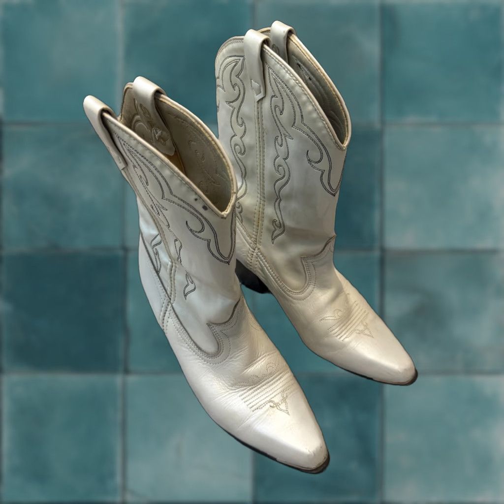 Vintage VINTAGE Acme White Cowboy Boots Western Cowgirl Ankle 7 Cream Pearlescent 6.5 7 Boots Womens Cowgirl Boots White Western Cowboy Boots Acme Size US 7 / IT 37 - 1 Thumbnail