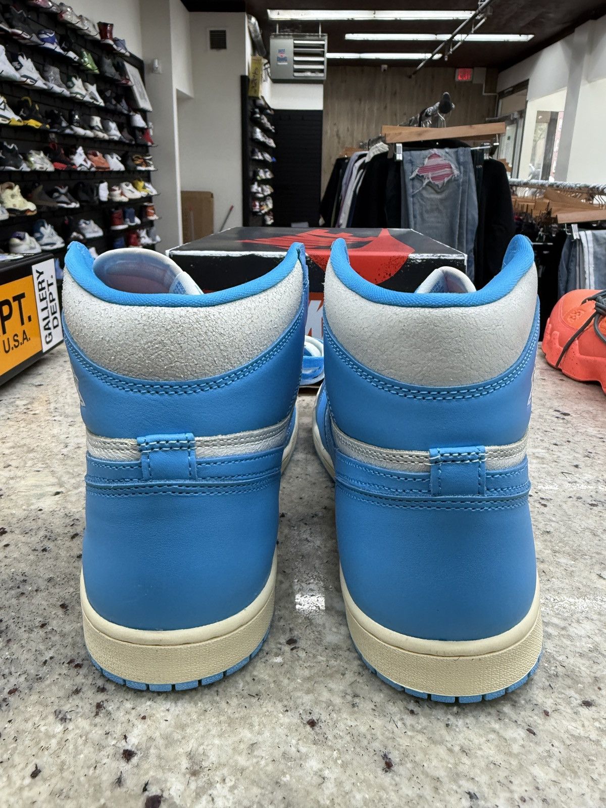 Jordan Brand Jordan 1 Retro High OG Unc Reminaged Size US 10.5 / EU 43-44 - 5 Thumbnail