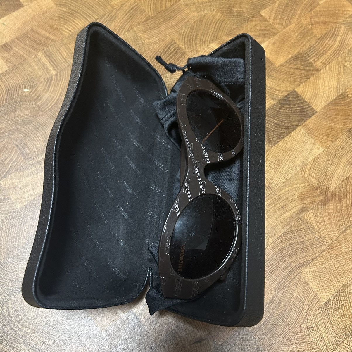 Balenciaga Balenciaga Monogram NYFW 2022 Sunglasses Size ONE SIZE - 2 Thumbnail