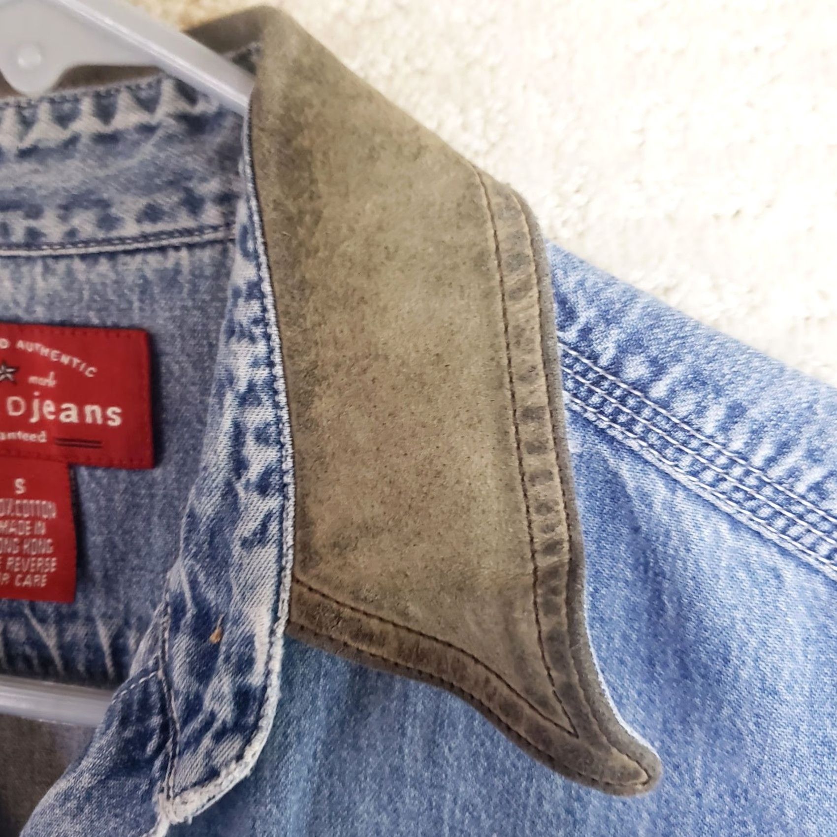 Vintage VINTAGE The Limited Denim Shirt Women’s S Oversized Blue Leather Collar Casual Workwear 90s Womens Size S / US 4 / IT 40 - 6 Thumbnail