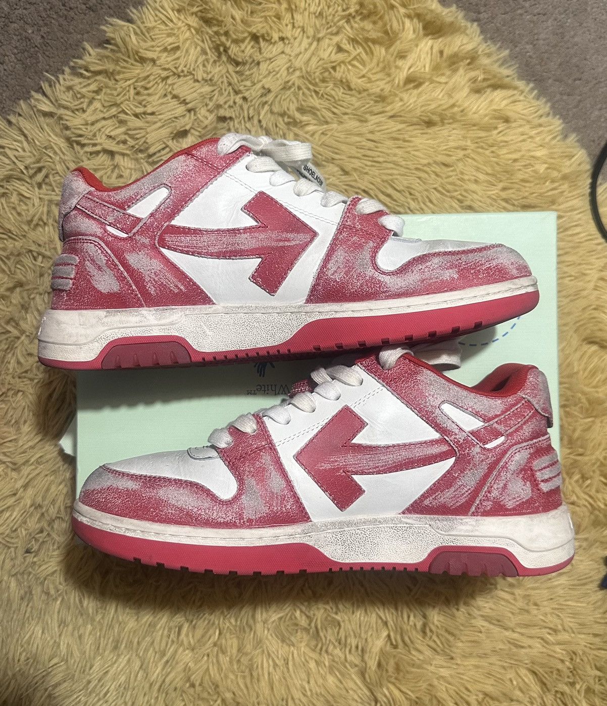 Off-White Off white Out Of Office vintage red and white Size US 11 / EU 44 - 1 Thumbnail