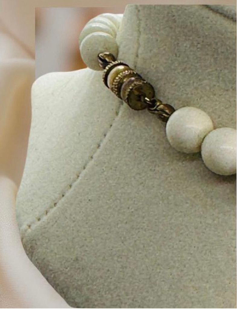 Other Vintage Milk Glass Beaded Necklace Mid Century Size ONE SIZE - 4 Thumbnail