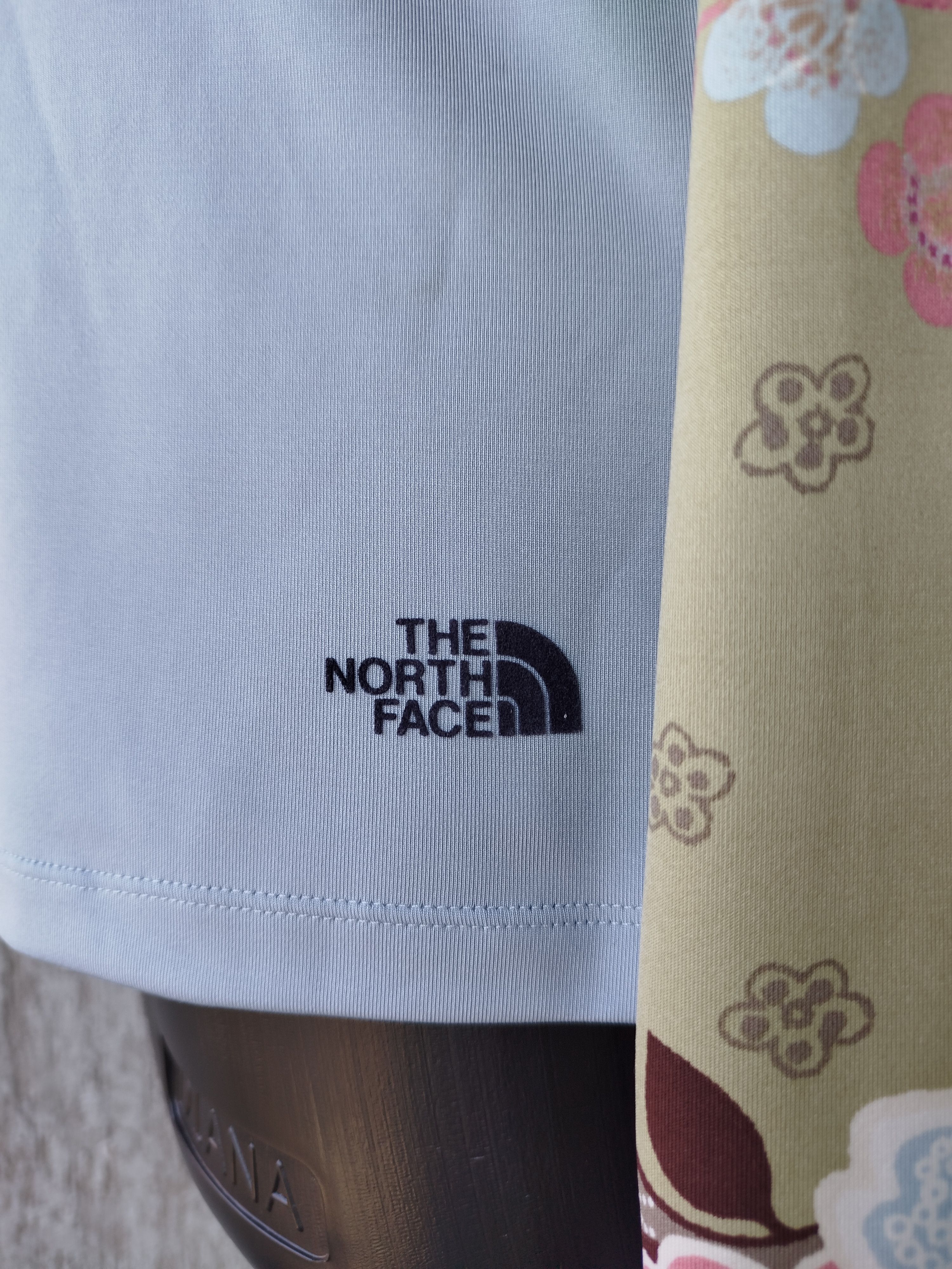 The North Face Womens Top Long Sleeve Blue Floral Lersey VaporWick Size L / US 10 / IT 46 - 7 Thumbnail