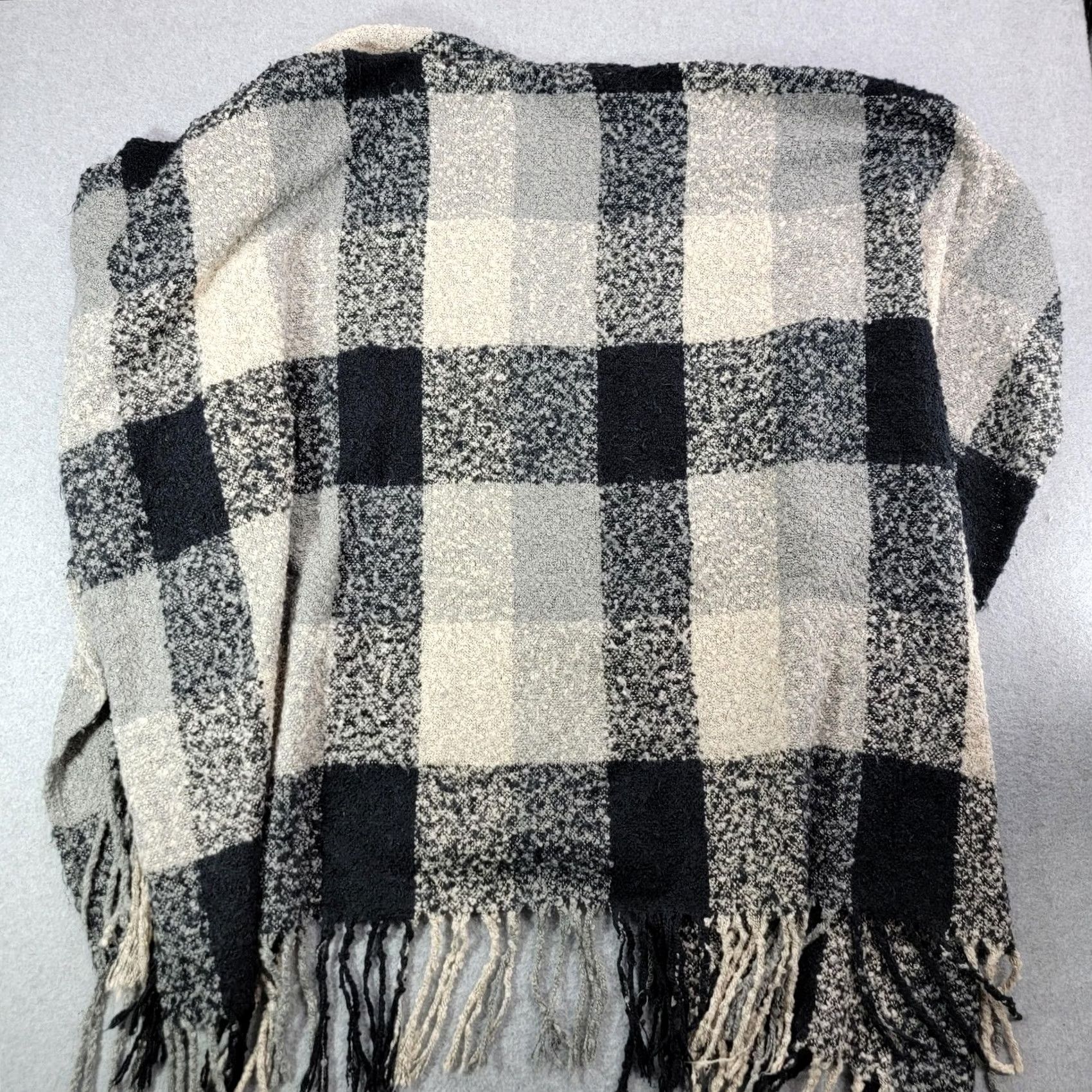 Vintage Woolrich Poncho Wrap Womens Size One Gray Black Plaid Fringe Shawl Size ONE SIZE - 4 Thumbnail