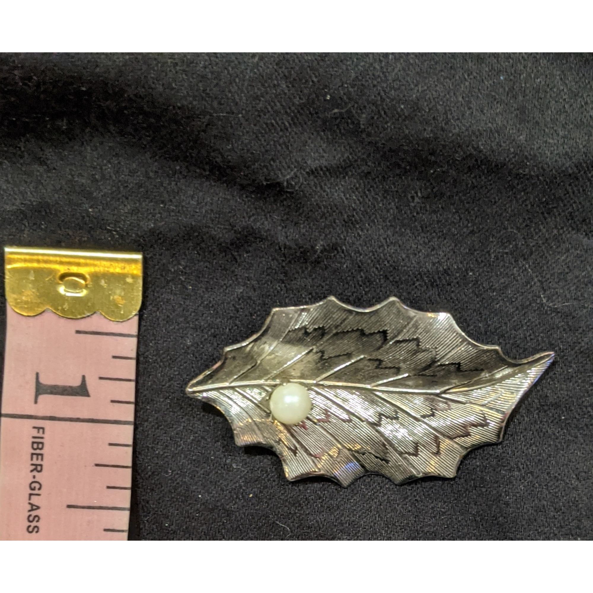 Other Vintage Oak Leaf Silver Tone Brooch With Faux Pearl Accent Size ONE SIZE - 3 Thumbnail