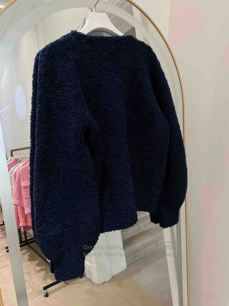 Chanel Chanel 19k snow Tibetan green lamb wool red cc sweatshirt Size M / US 6-8 / IT 42-44 - 2 Thumbnail
