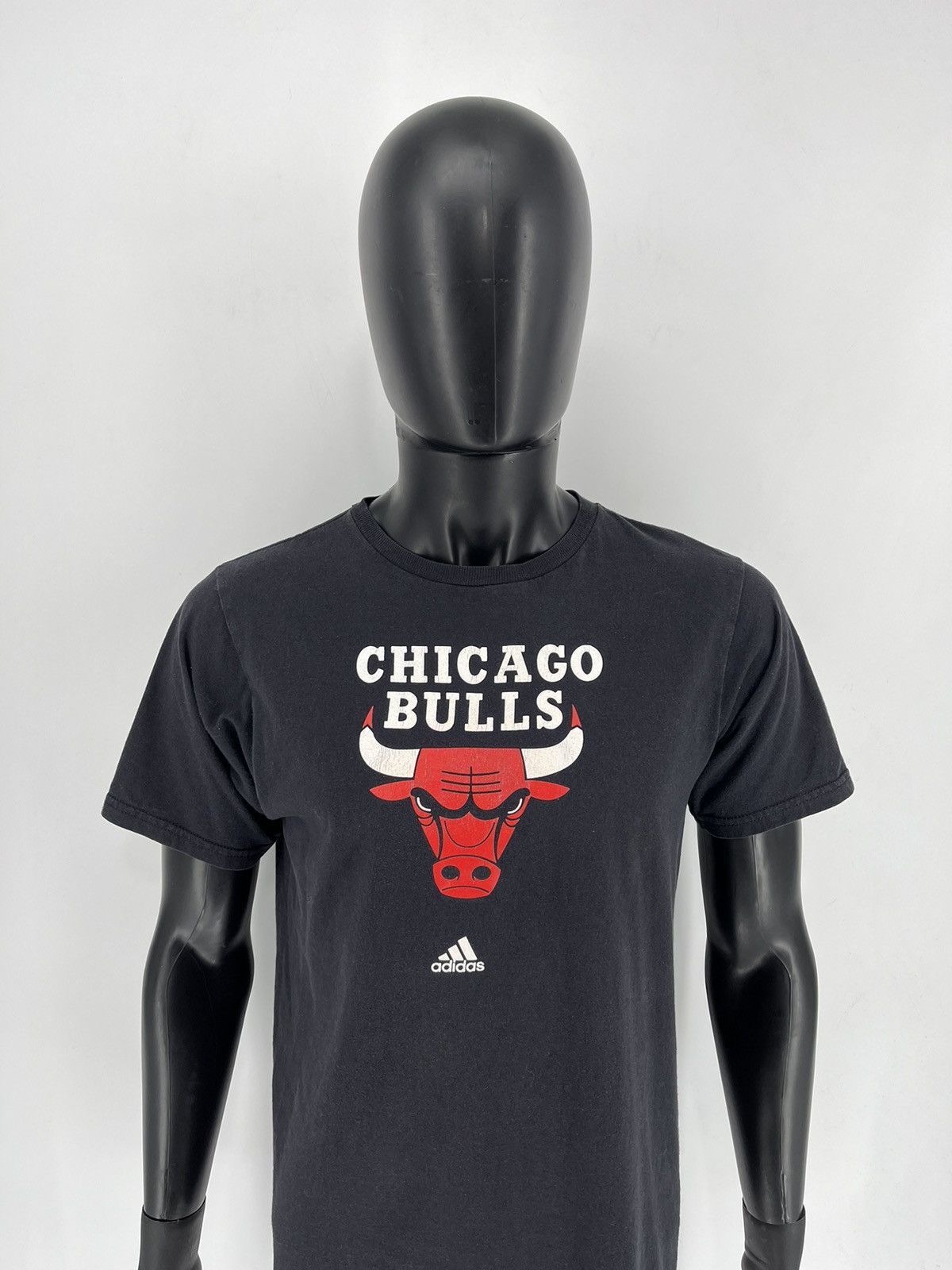 Adidas Adidas The Go To Tee Chicago Bulls T-Shirt Mens Medium Black Size US M / EU 48-50 / 2 - 5 Thumbnail