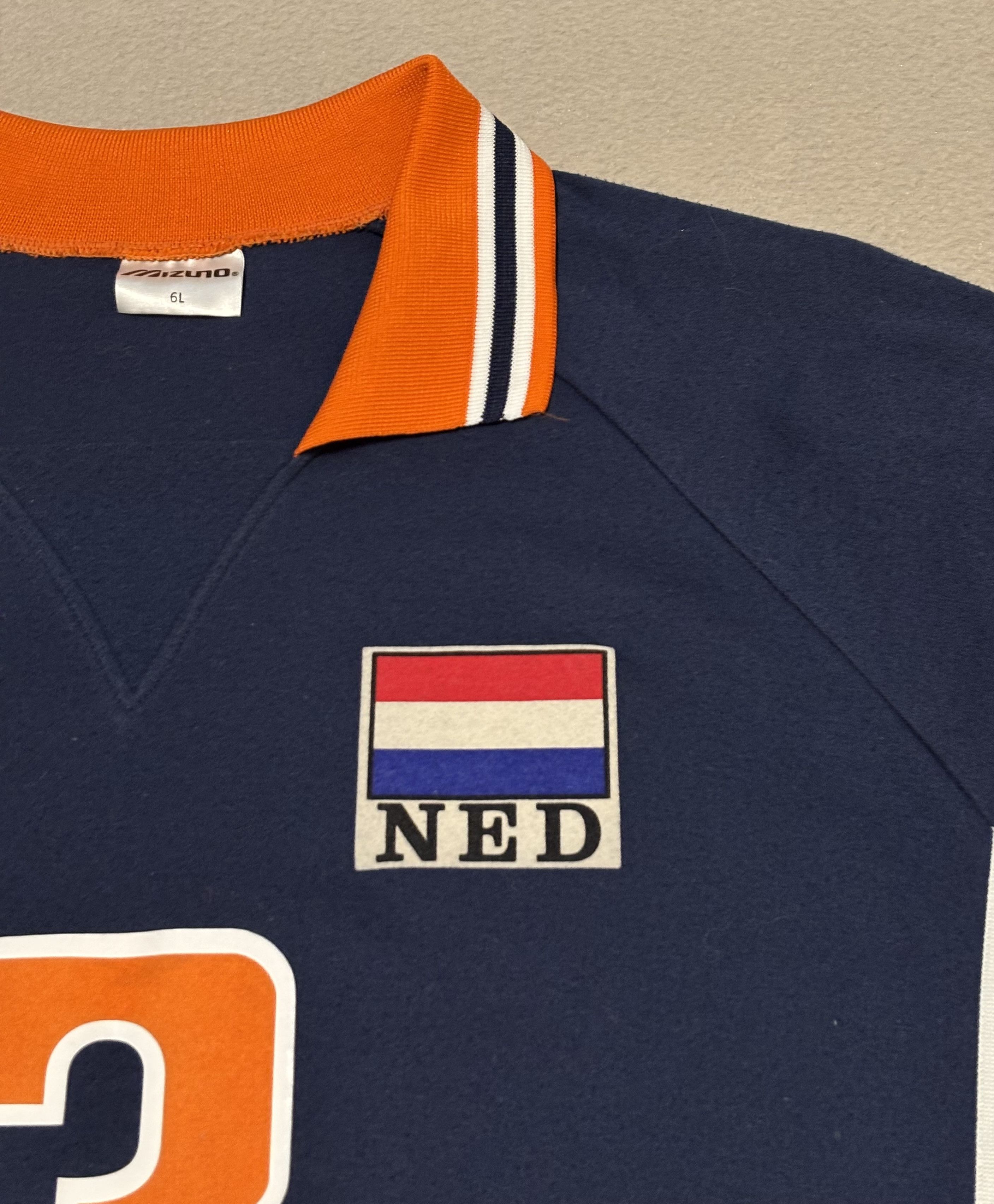 Mizuno Netherlands #3 Mizuno vintage volleyball jersey size L Size US L / EU 52-54 / 3 - 9 Thumbnail