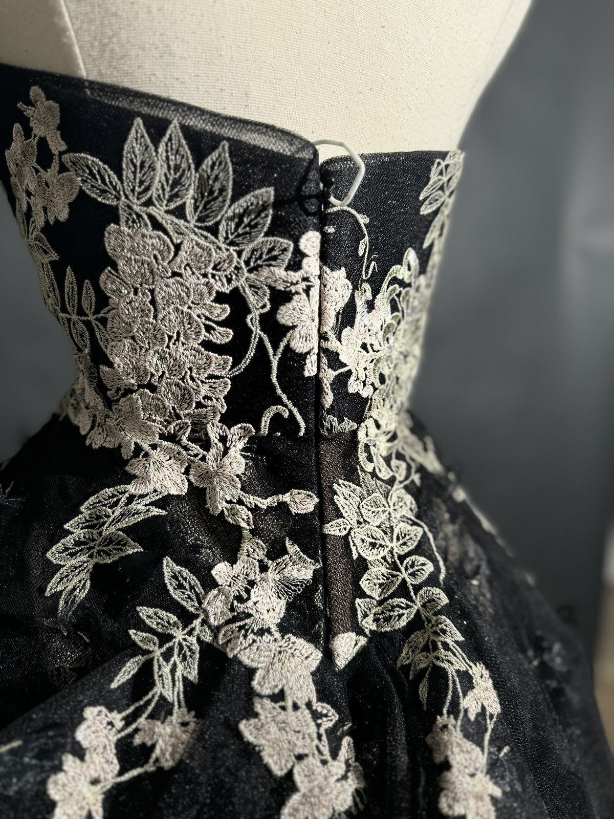 Marchesa Brand New US 6 MARCHESA Evening Gown Size M / US 6-8 / IT 42-44 - 5 Thumbnail